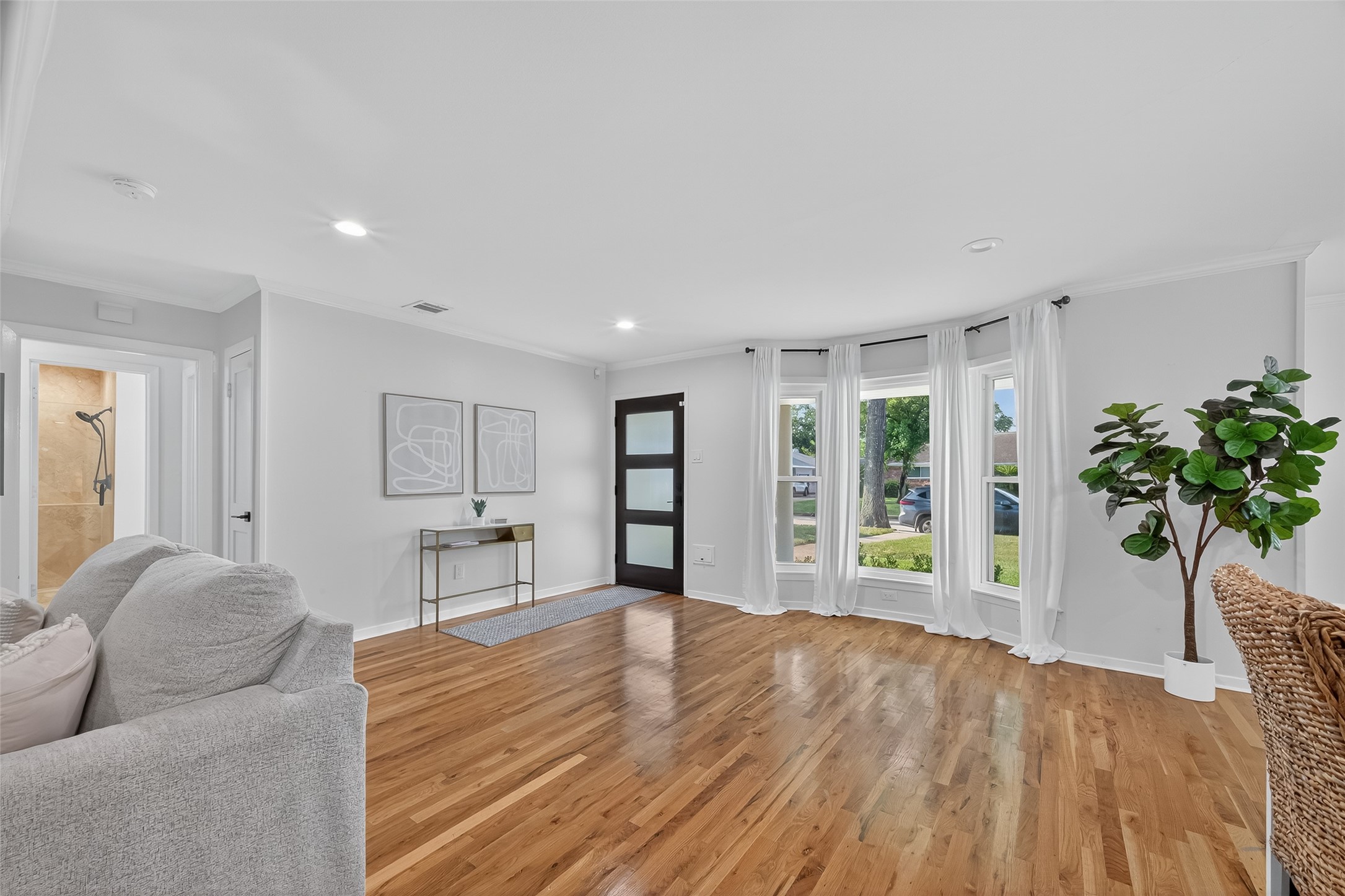 6822 Hartland Street Property Photo 6