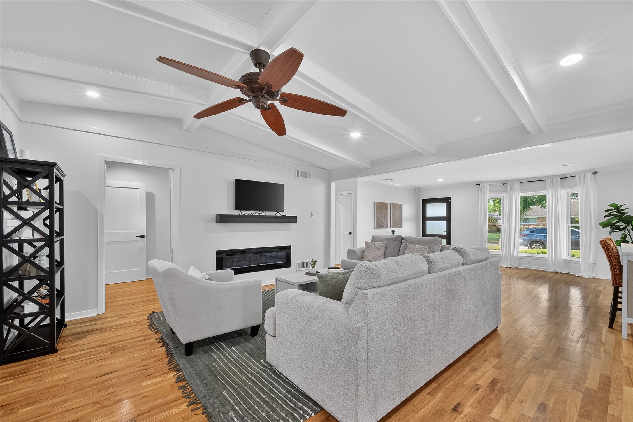 6822 Hartland Street Property Photo 13