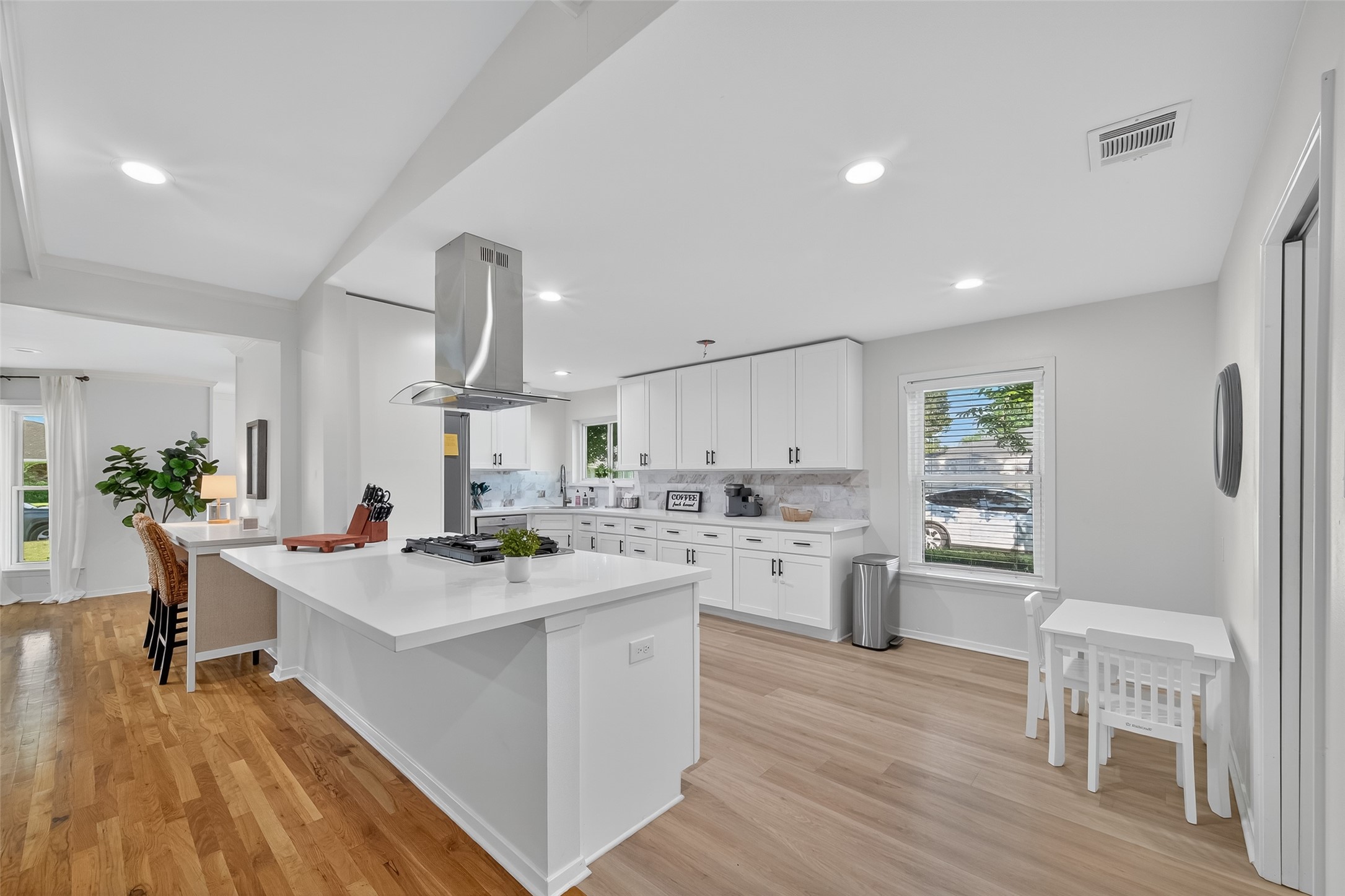 6822 Hartland Street Property Photo 15