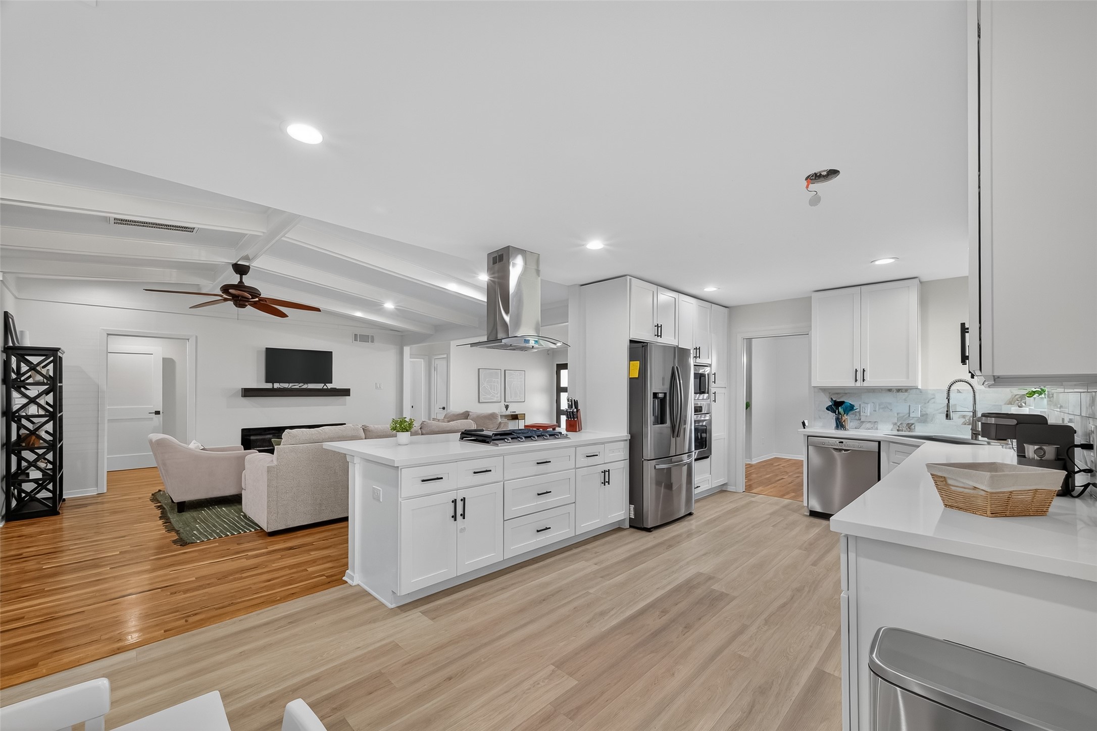 6822 Hartland Street Property Photo 16