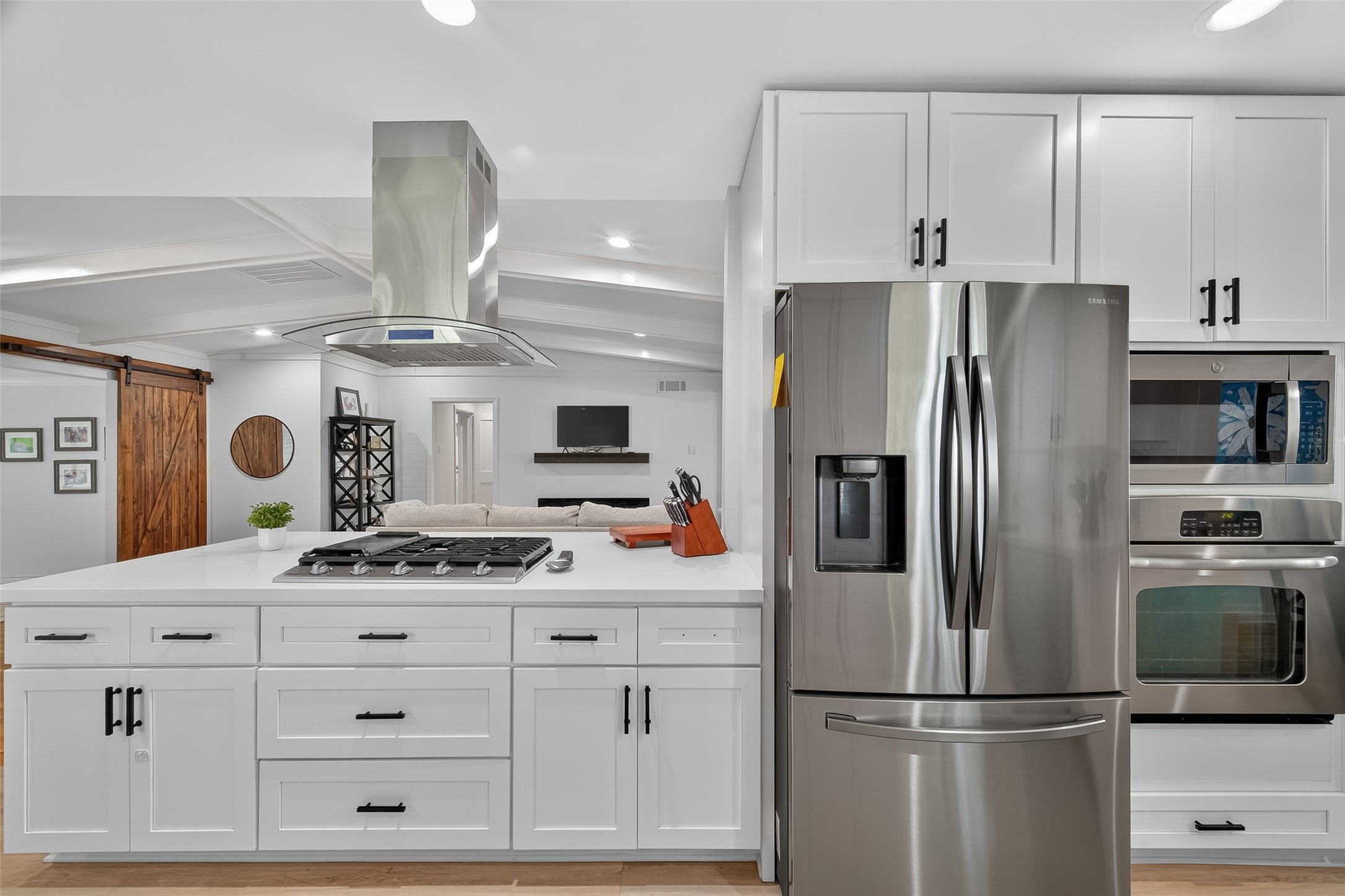 6822 Hartland Street Property Photo 19