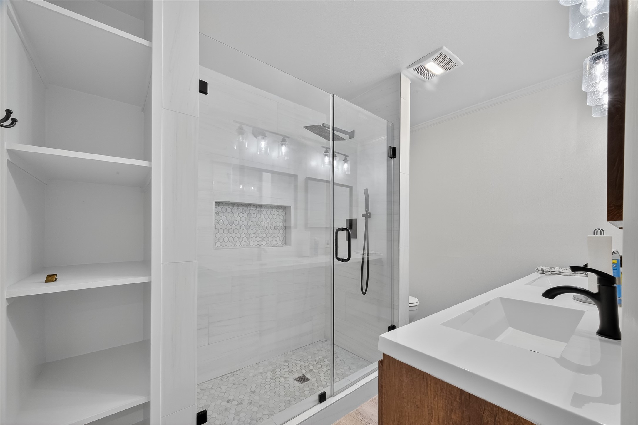 6822 Hartland Street Property Photo 38