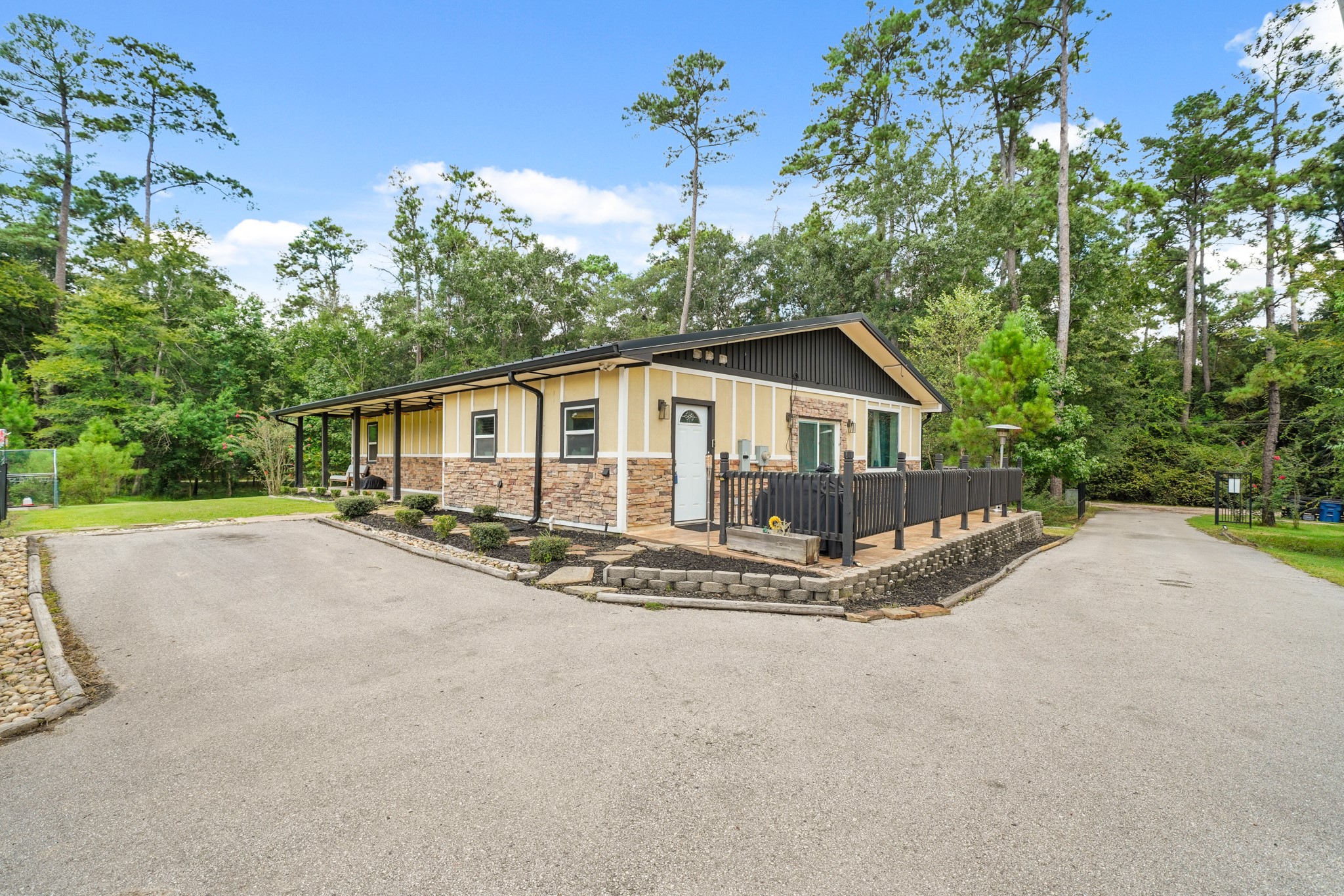 7317 Falling Oaks Street Property Photo 6