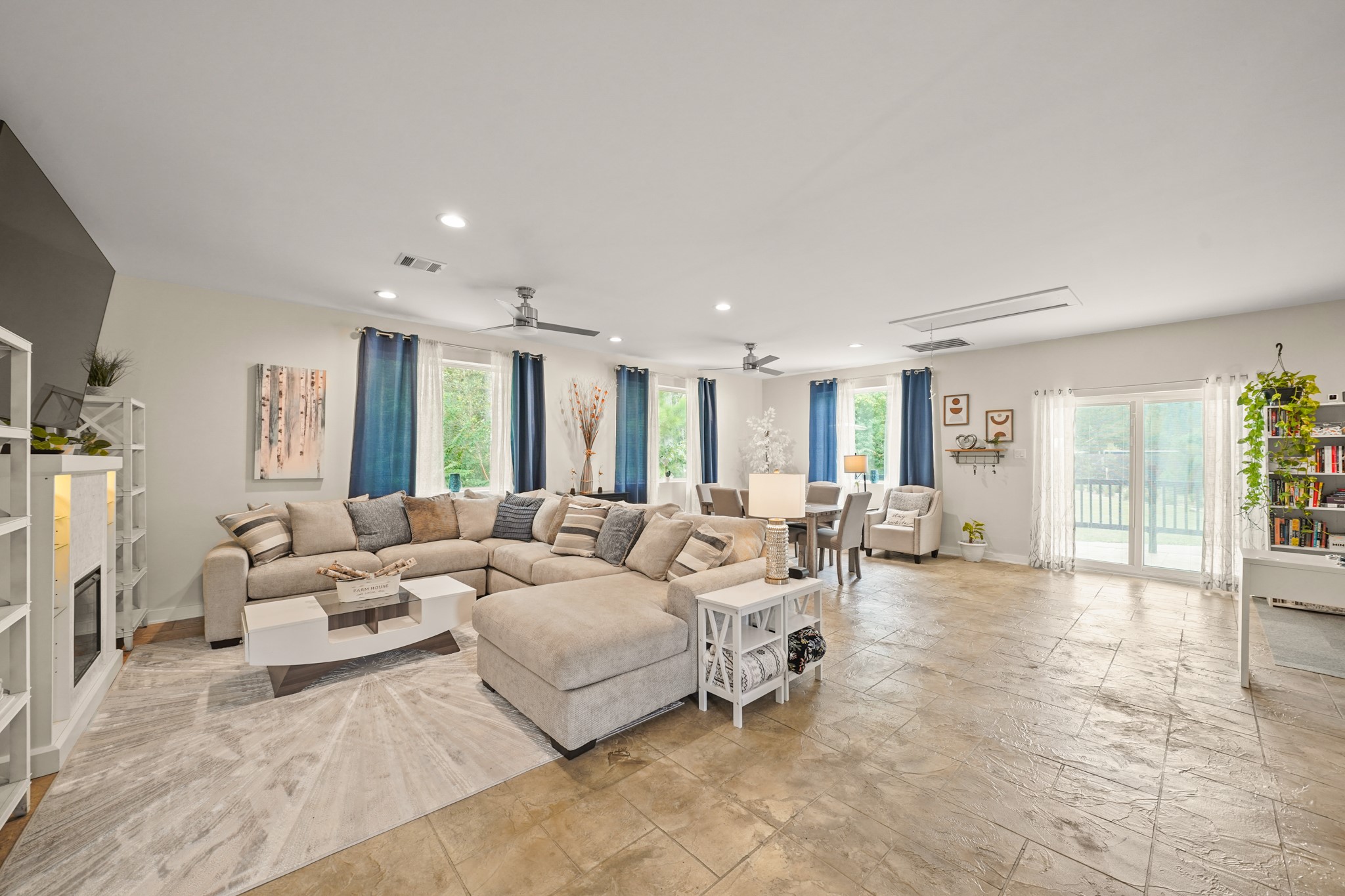 7317 Falling Oaks Street Property Photo 9