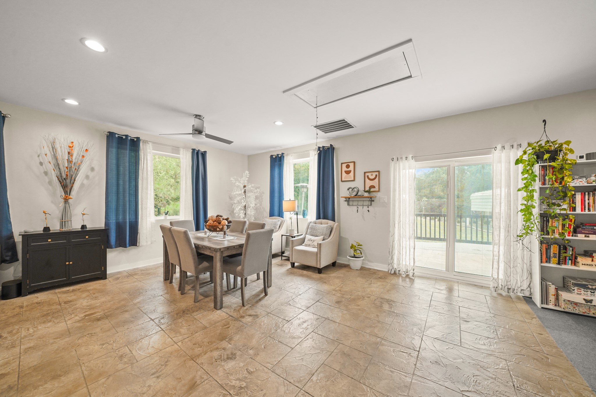 7317 Falling Oaks Street Property Photo 11