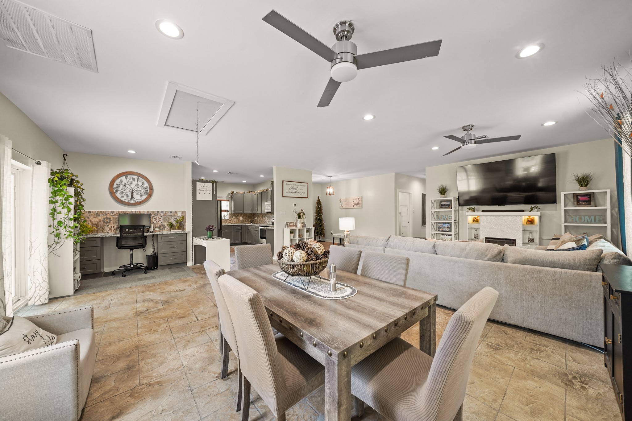 7317 Falling Oaks Street Property Photo 12