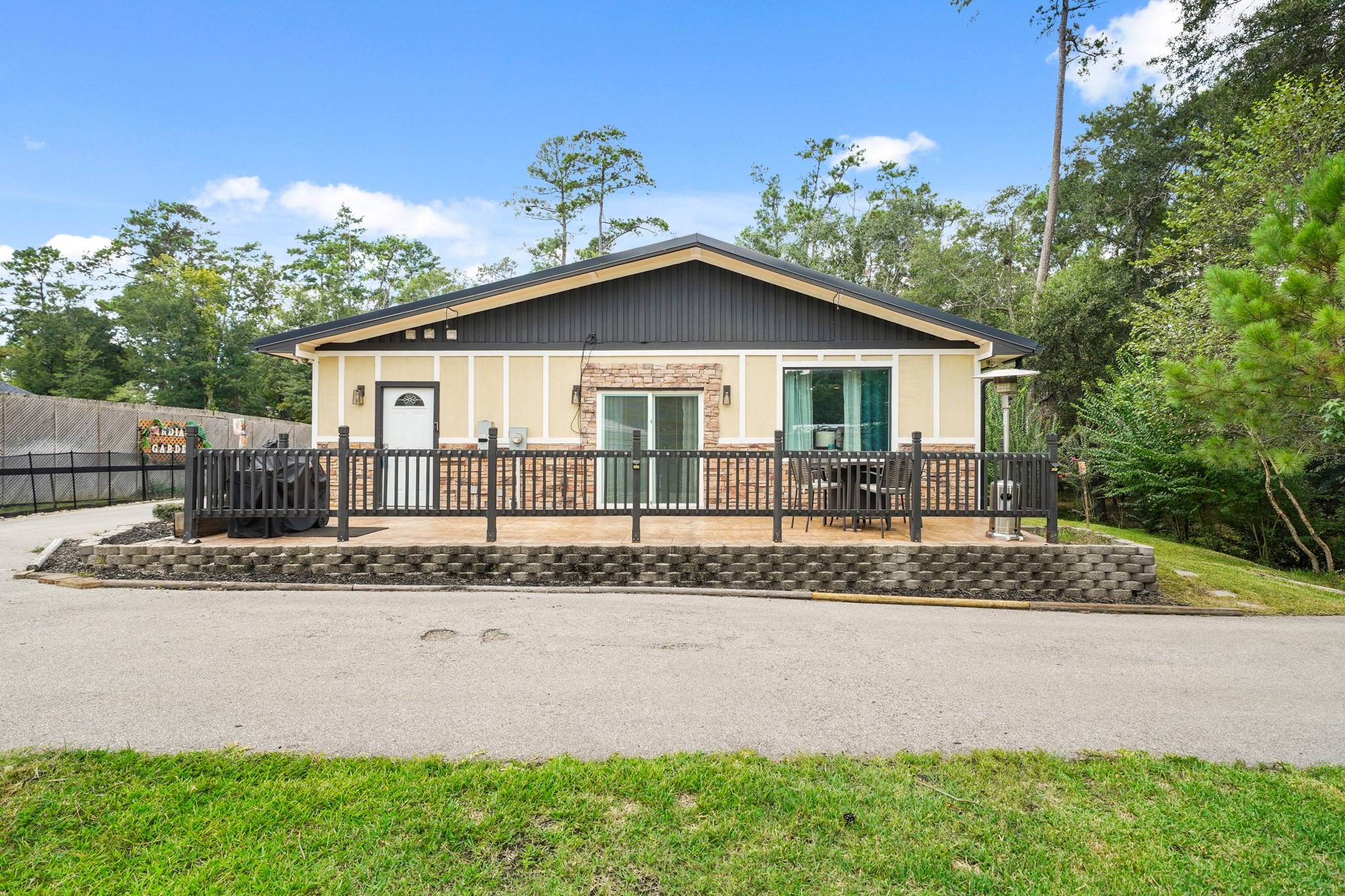 7317 Falling Oaks Street Property Photo 26