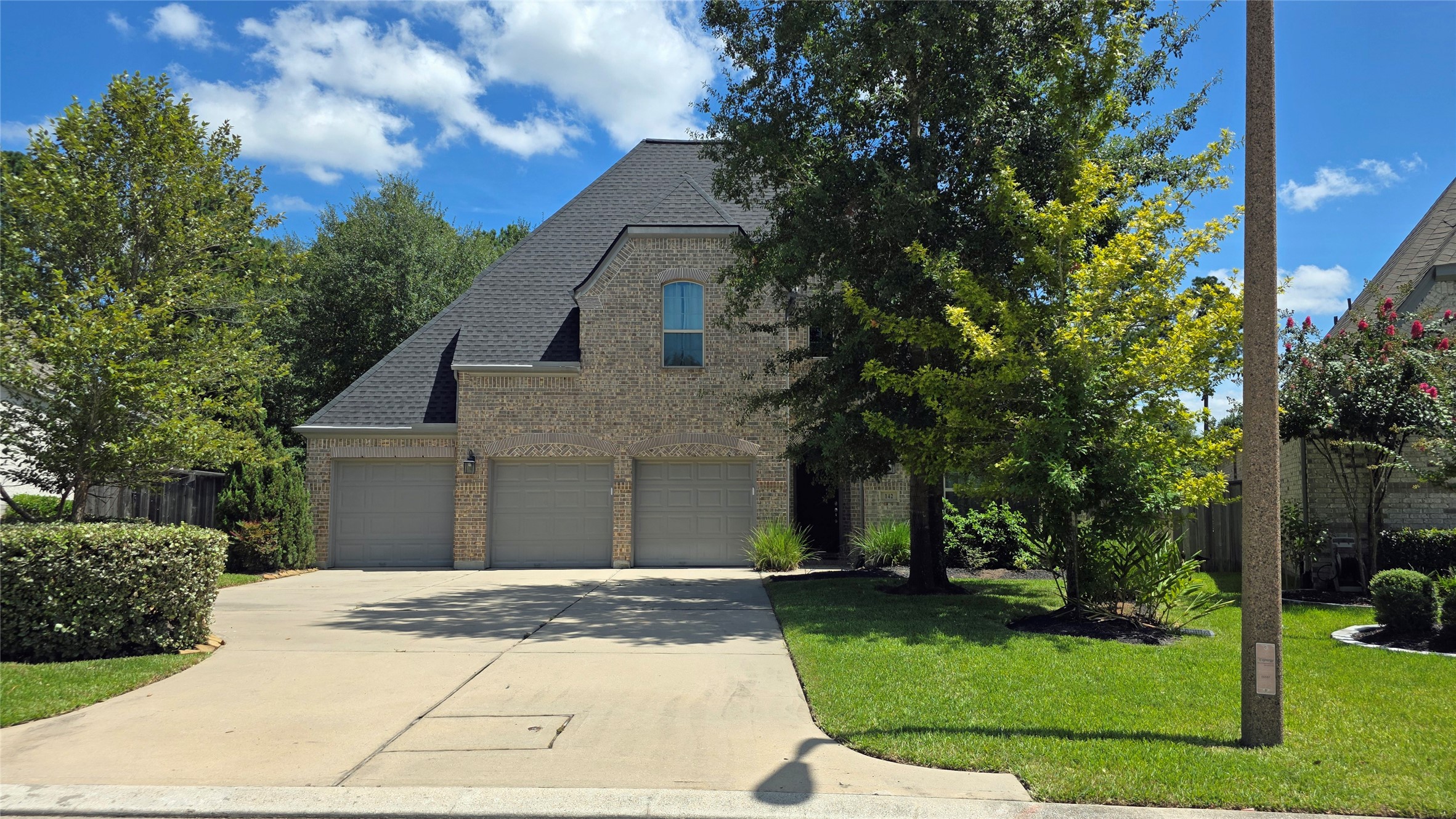 142 Mayfield Drive Property Photo 2