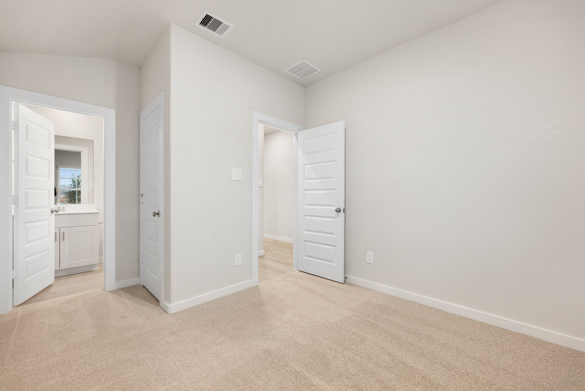 6611 Castella Drive Property Photo 9