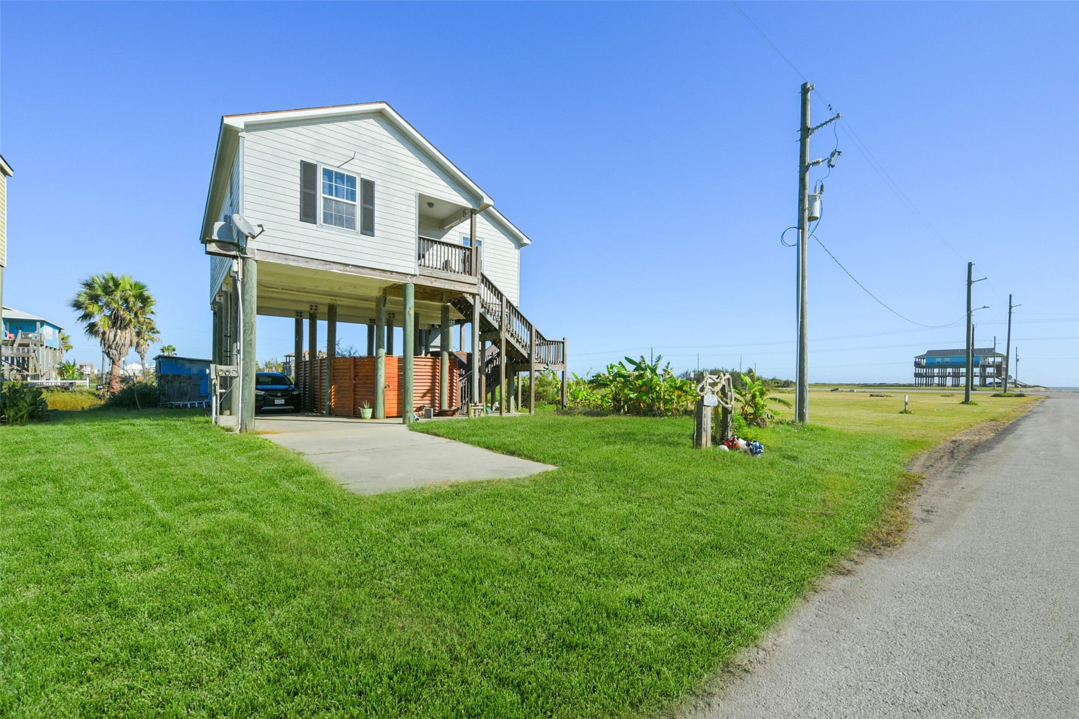 1018 Dolphin Road Property Photo 3