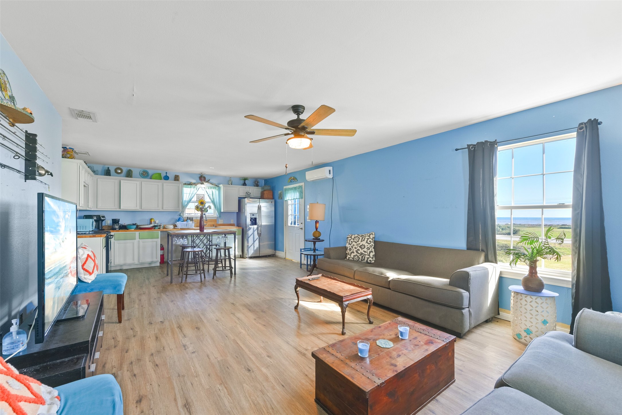 1018 Dolphin Road Property Photo 4