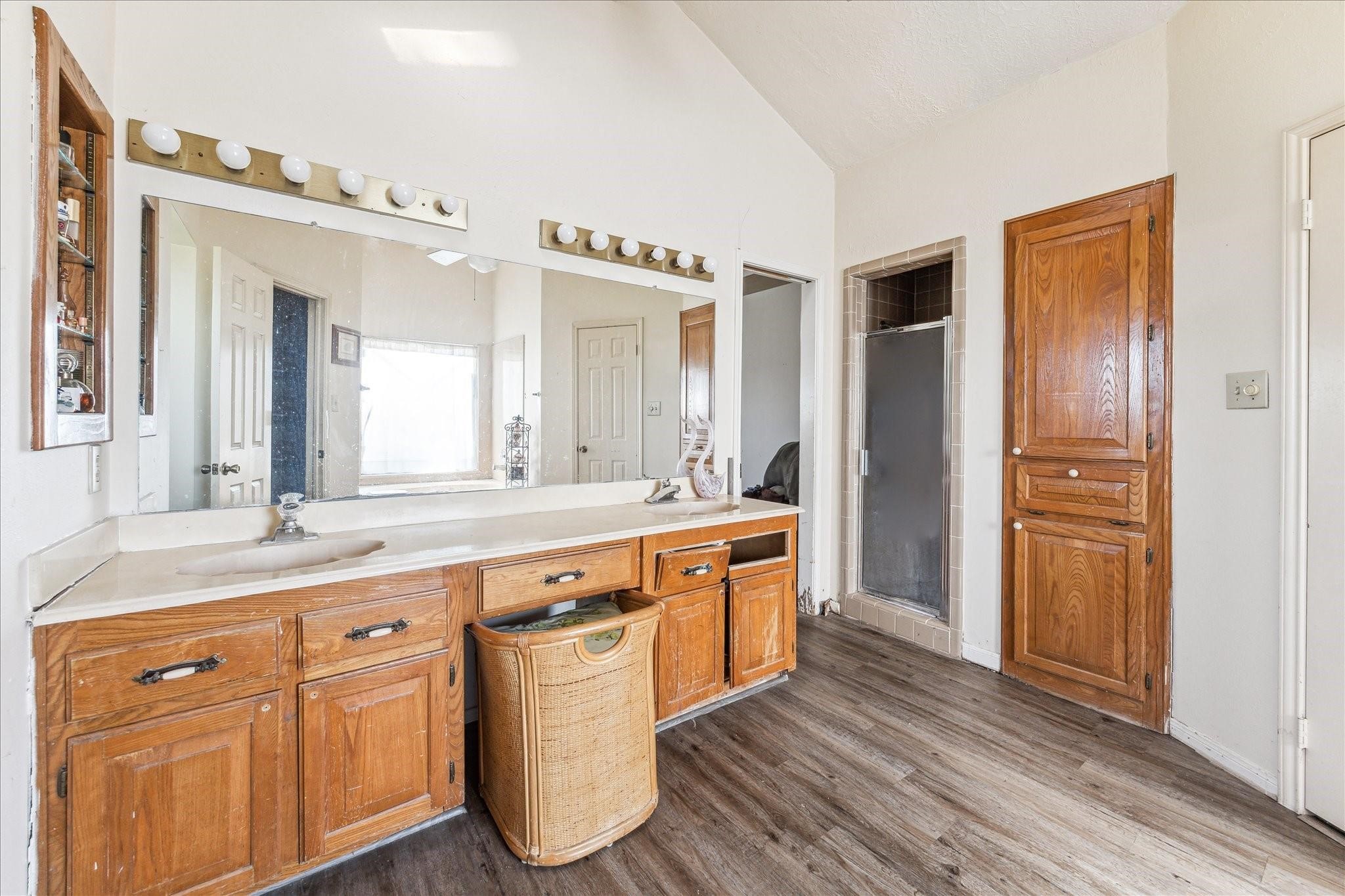 6434 George Gordon Road Property Photo 11