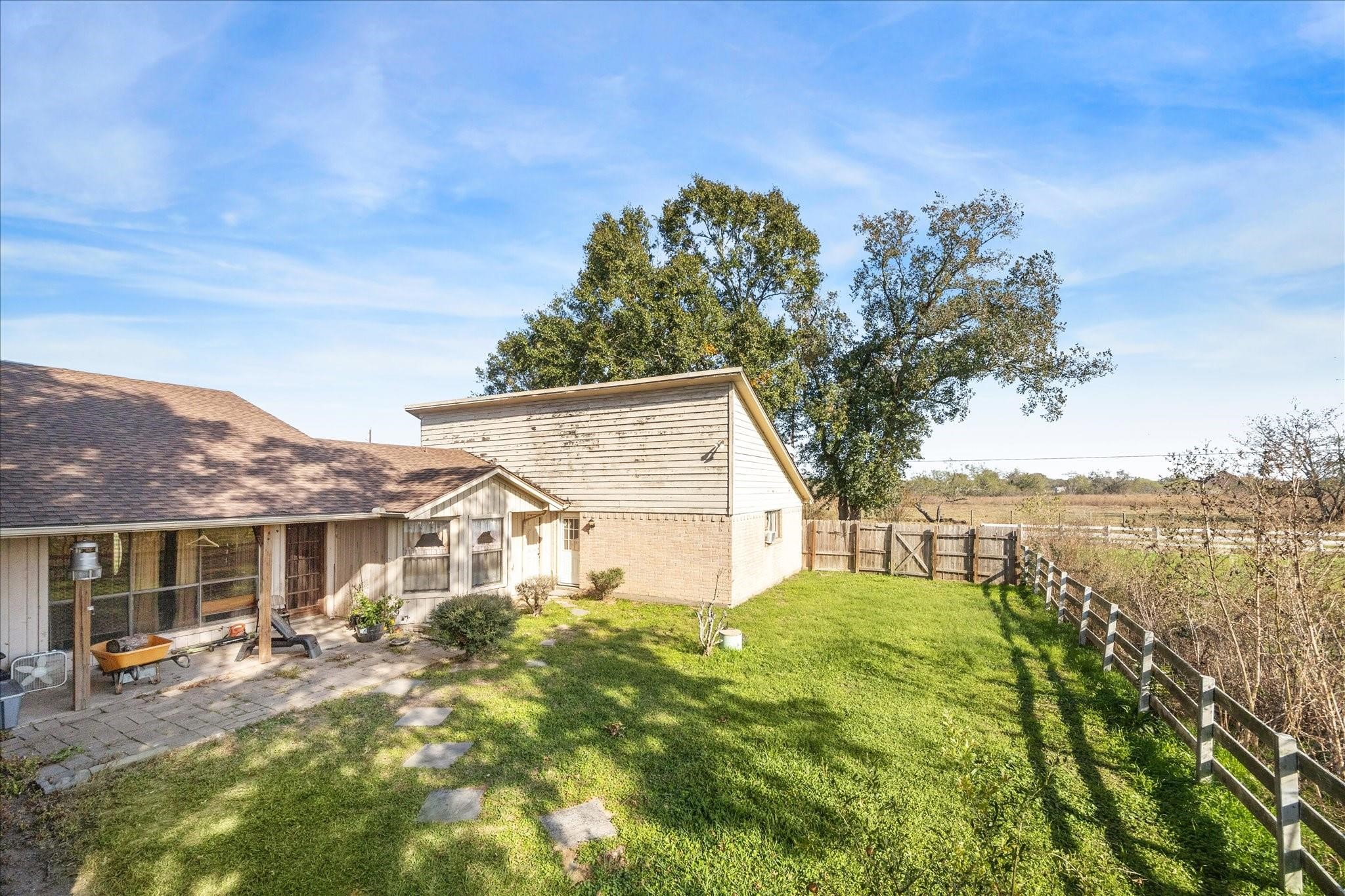 6434 George Gordon Road Property Photo 15