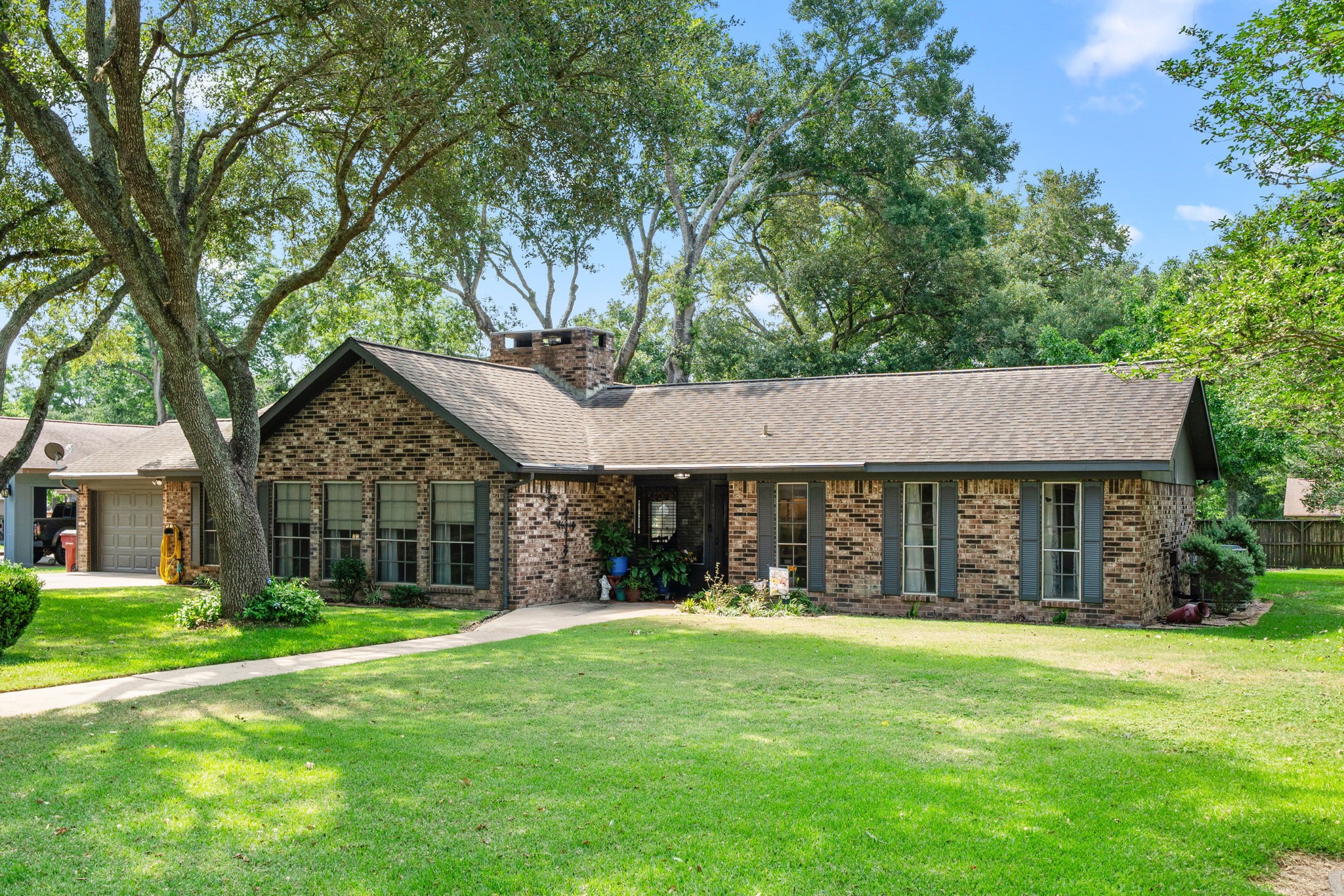 14907 River Oaks Drive Property Photo 1