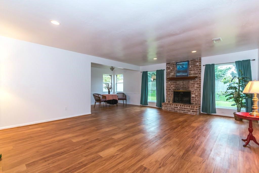 805 Thornwood Drive Property Photo 3