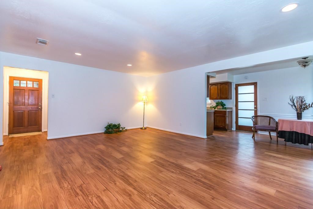 805 Thornwood Drive Property Photo 4
