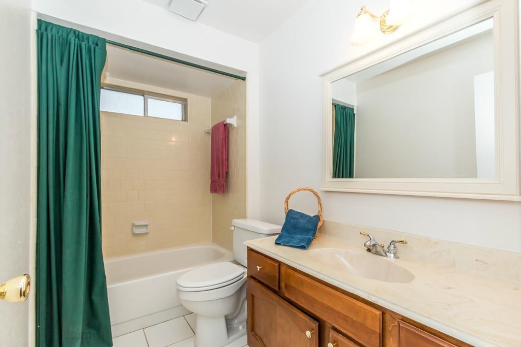 805 Thornwood Drive Property Photo 8