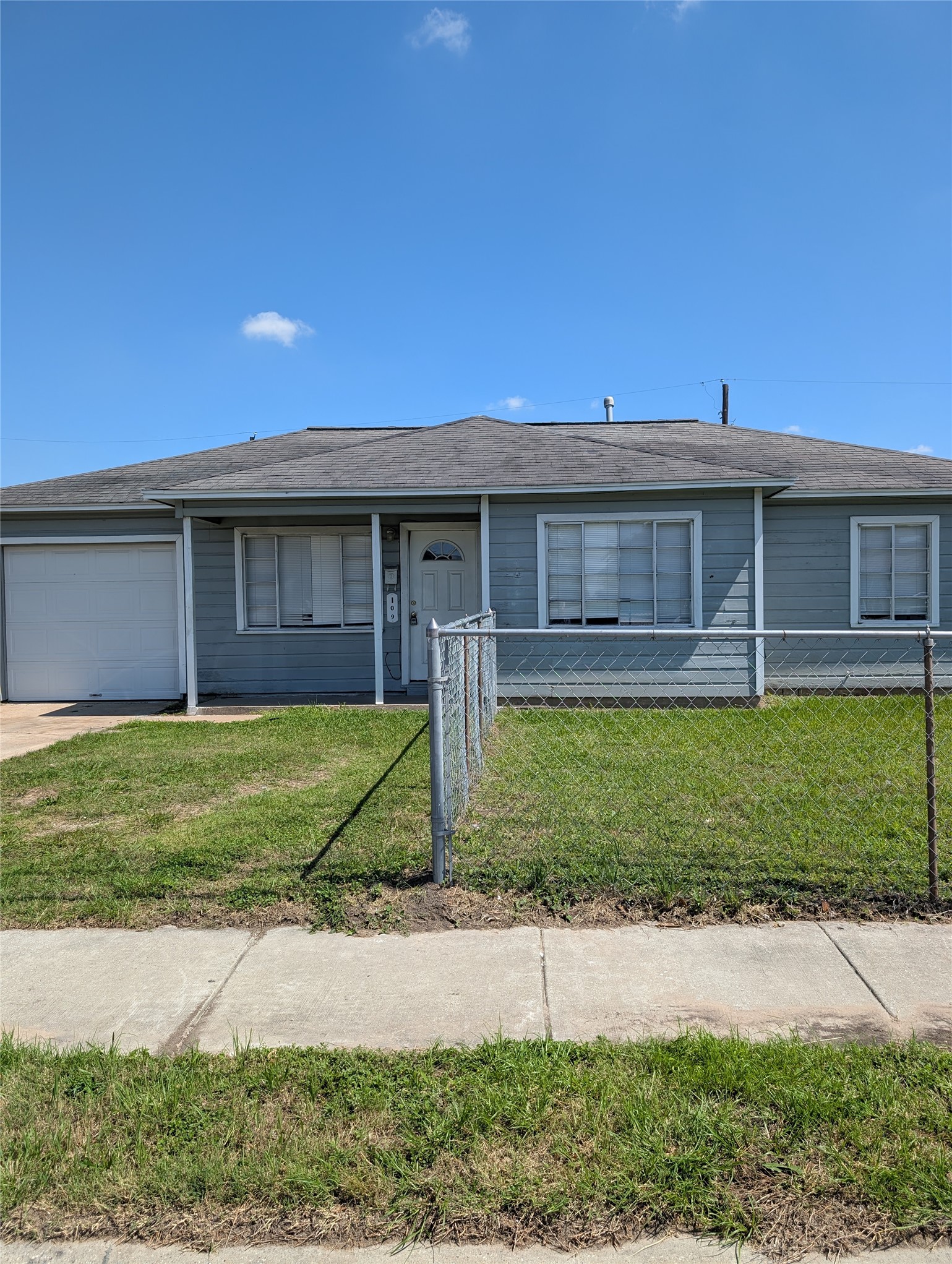 109 E Parker Road Property Photo 1