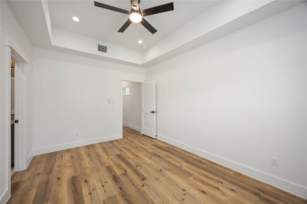 8009 Cora Street Property Photo 6