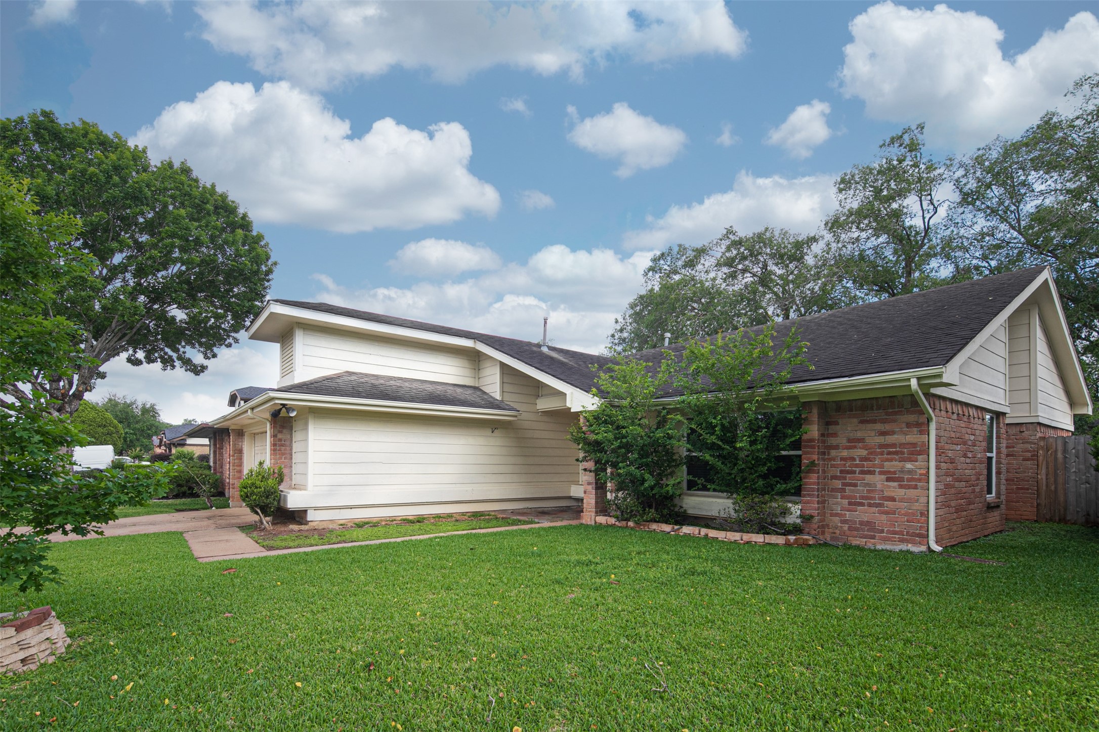 3219 The Highlands Drive Property Photo 2