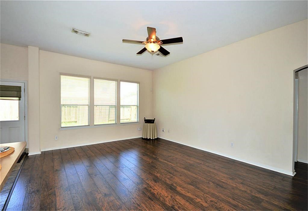 2608 Courtyard Lane Property Photo 3