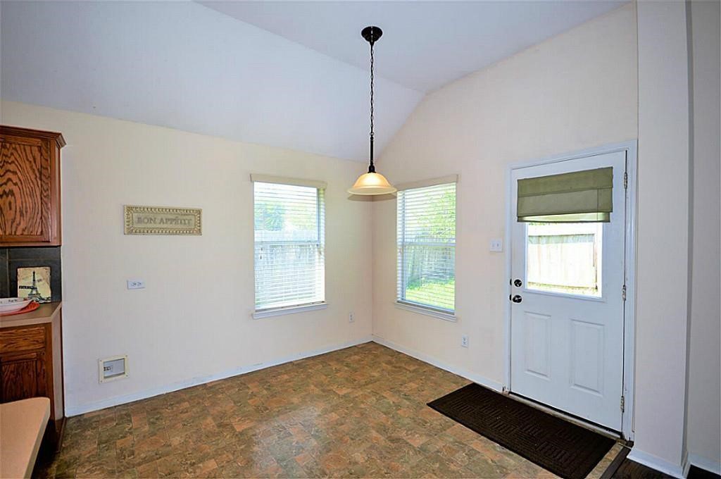 2608 Courtyard Lane Property Photo 7