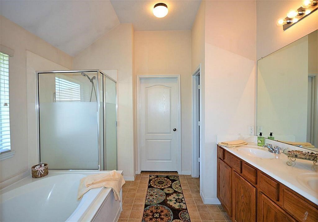 2608 Courtyard Lane Property Photo 9