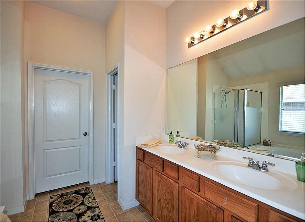 2608 Courtyard Lane Property Photo 11