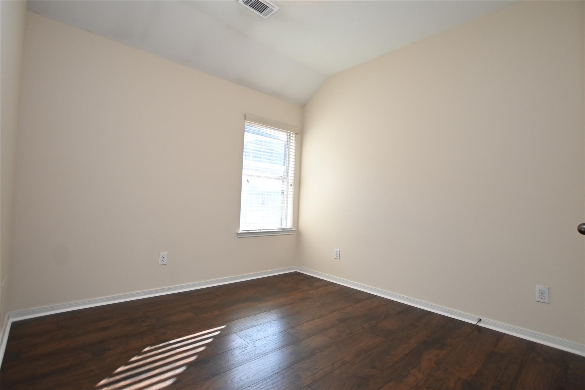 2608 Courtyard Lane Property Photo 12