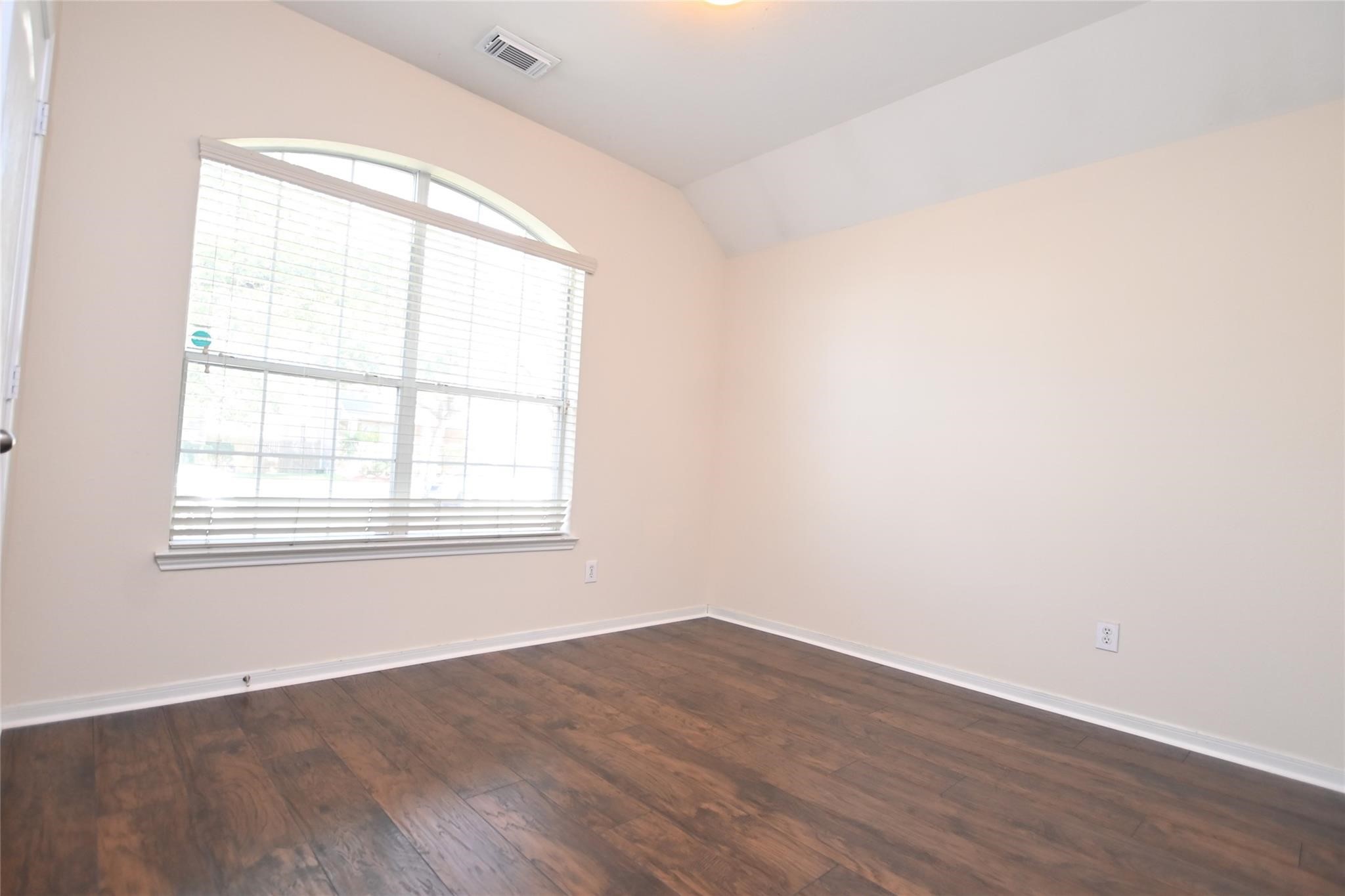 2608 Courtyard Lane Property Photo 14