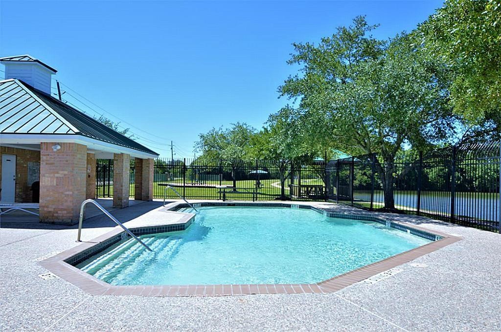 2608 Courtyard Lane Property Photo 16