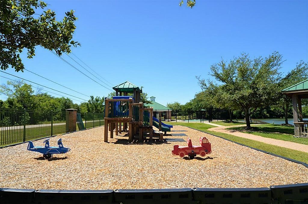 2608 Courtyard Lane Property Photo 18