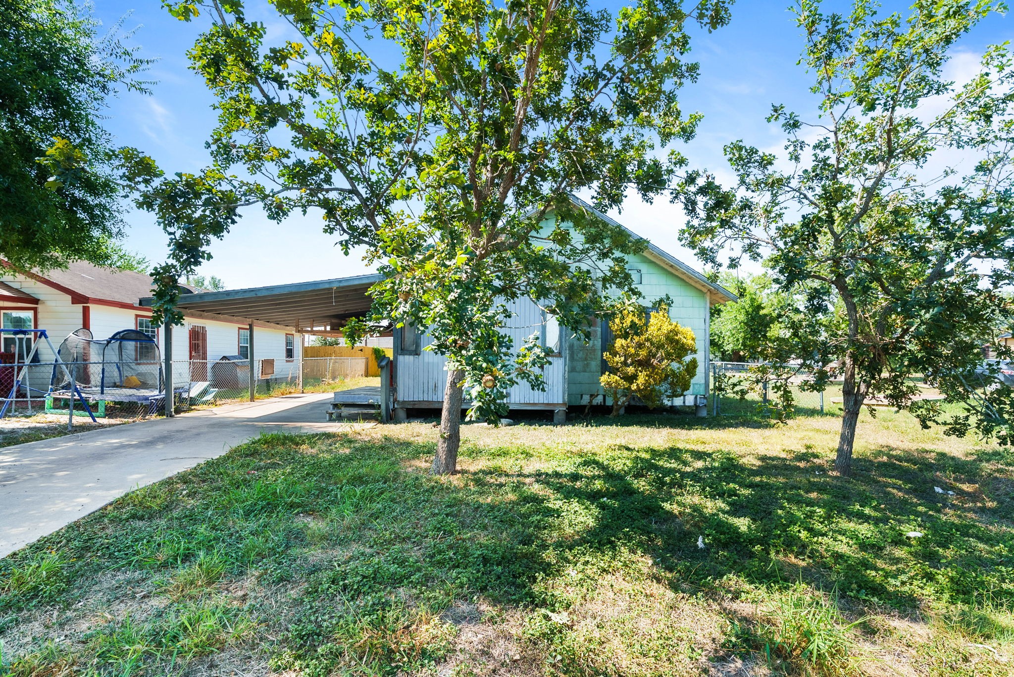 212 E Avenue B Property Photo 1