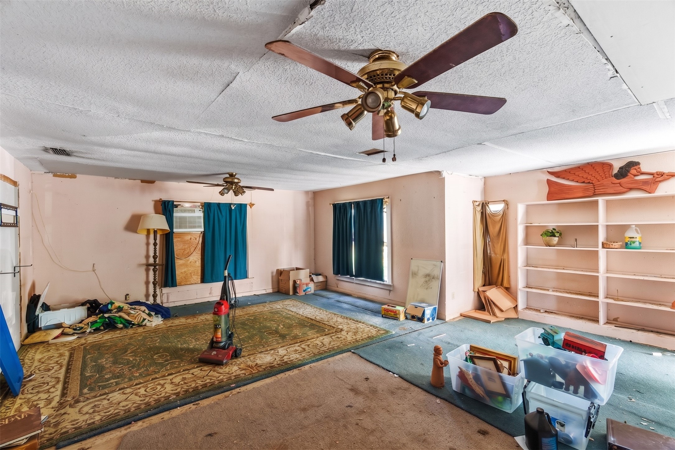 212 E Avenue B Property Photo 4