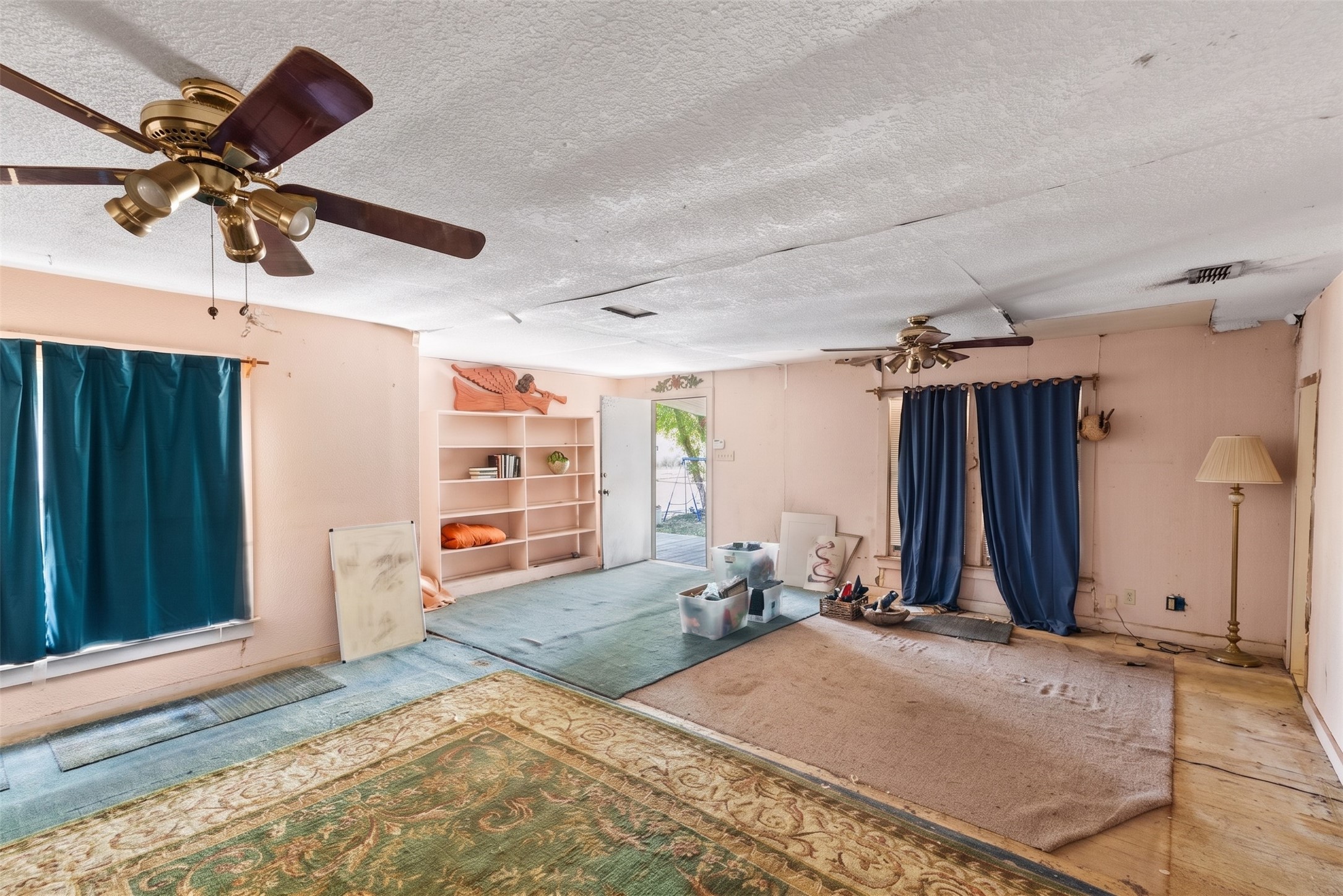 212 E Avenue B Property Photo 6