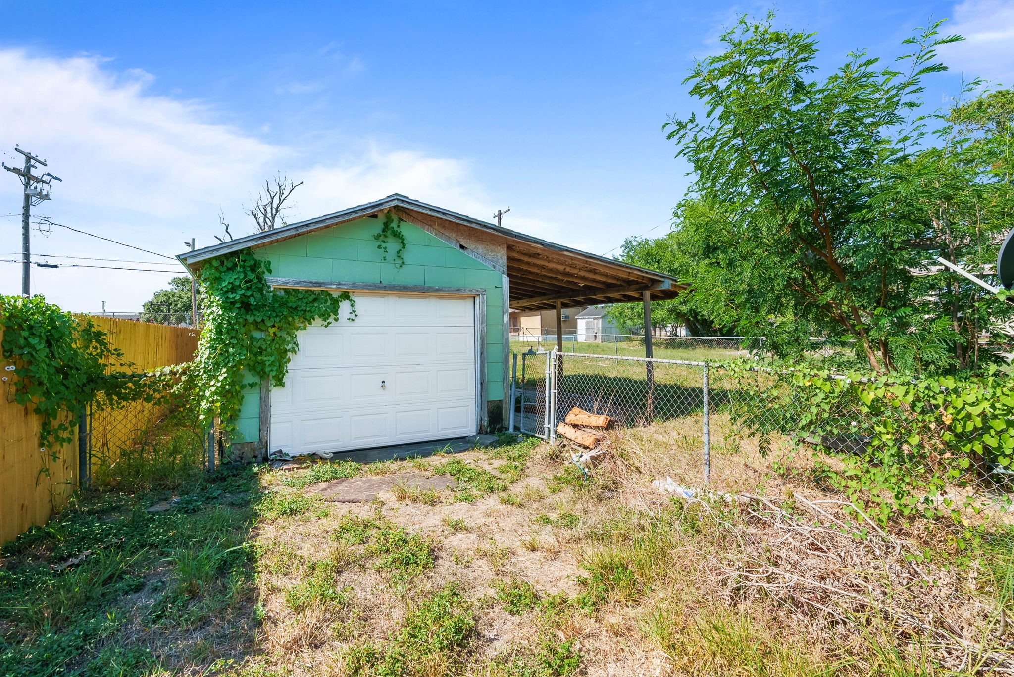 212 E Avenue B Property Photo 22
