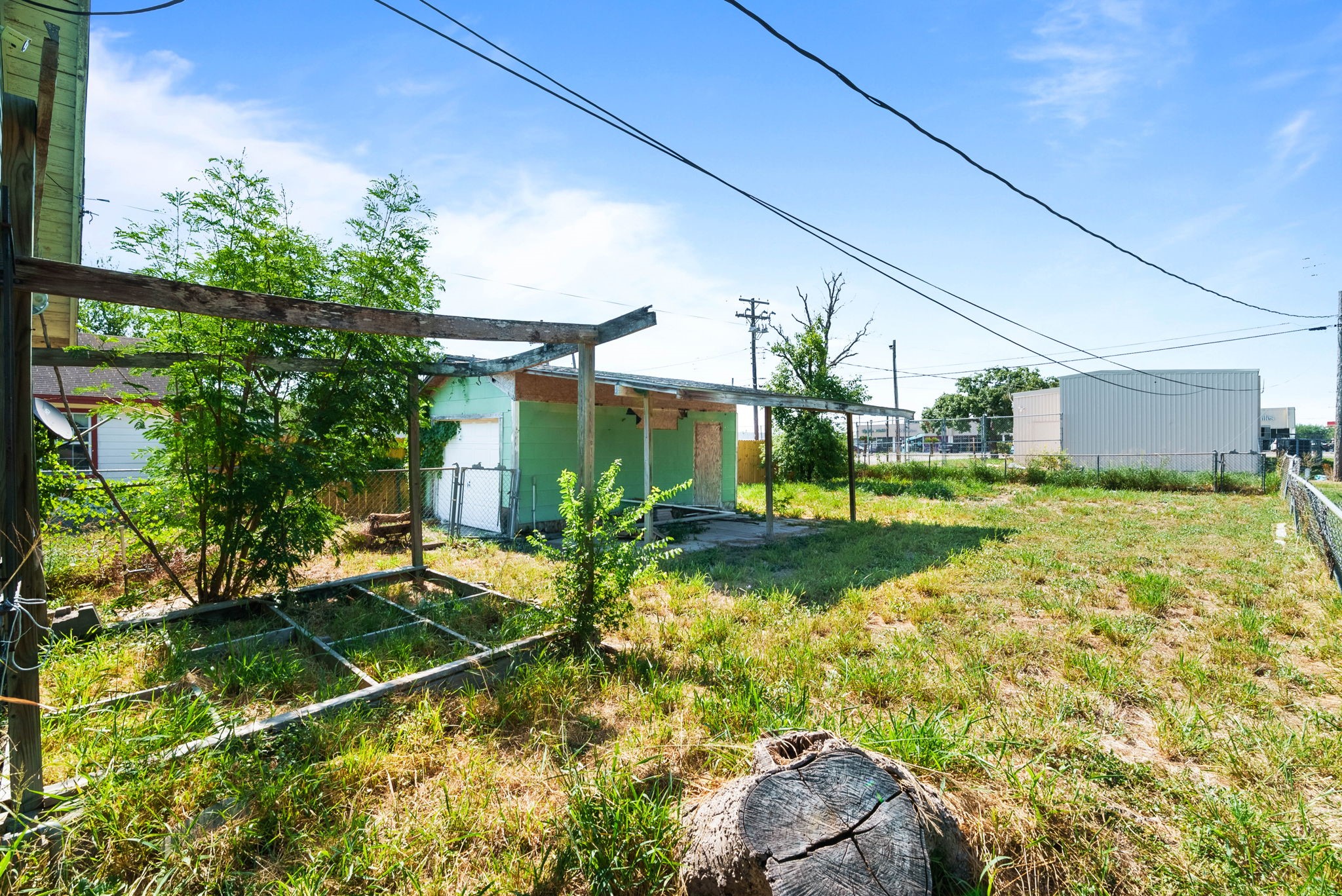 212 E Avenue B Property Photo 23