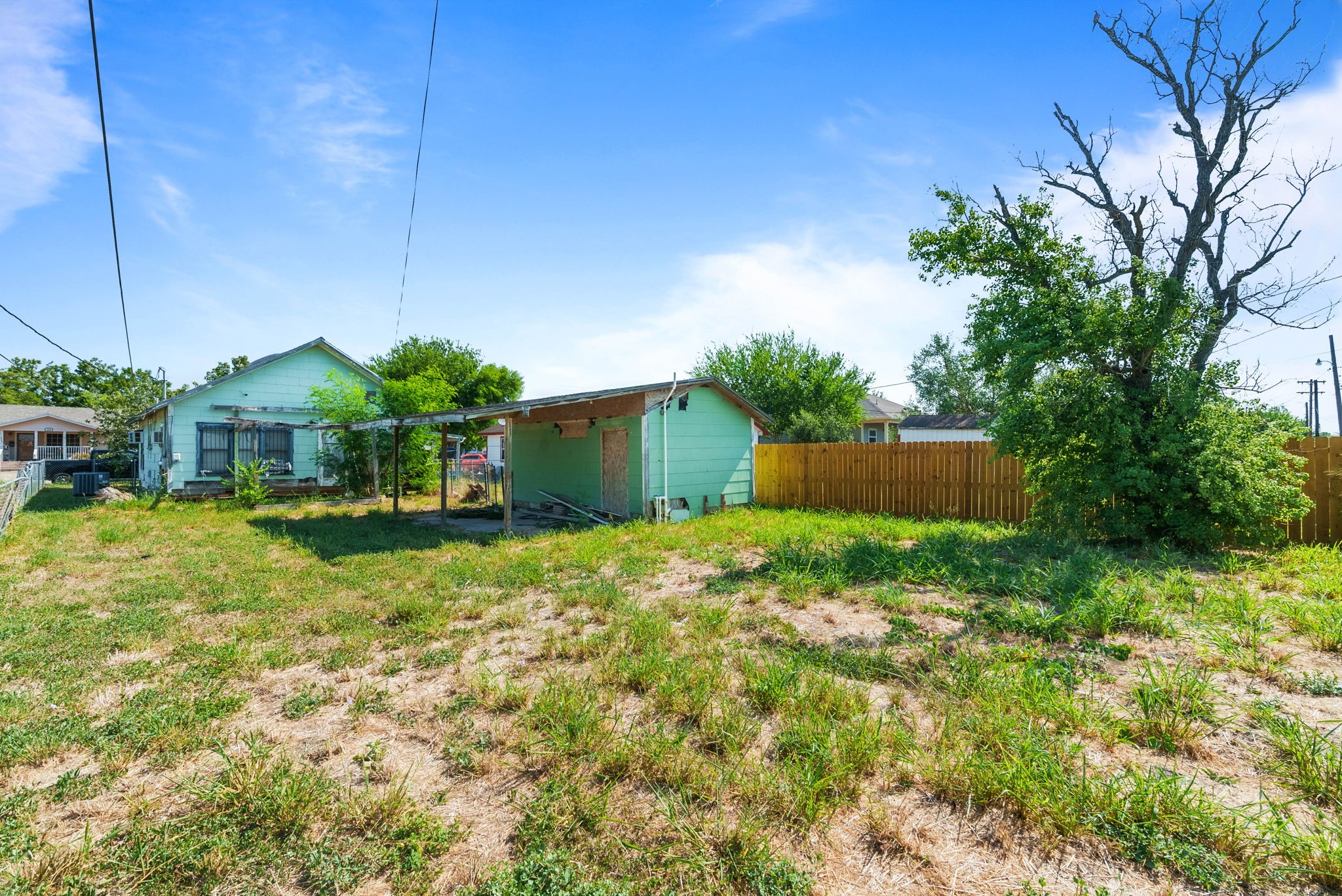 212 E Avenue B Property Photo 25