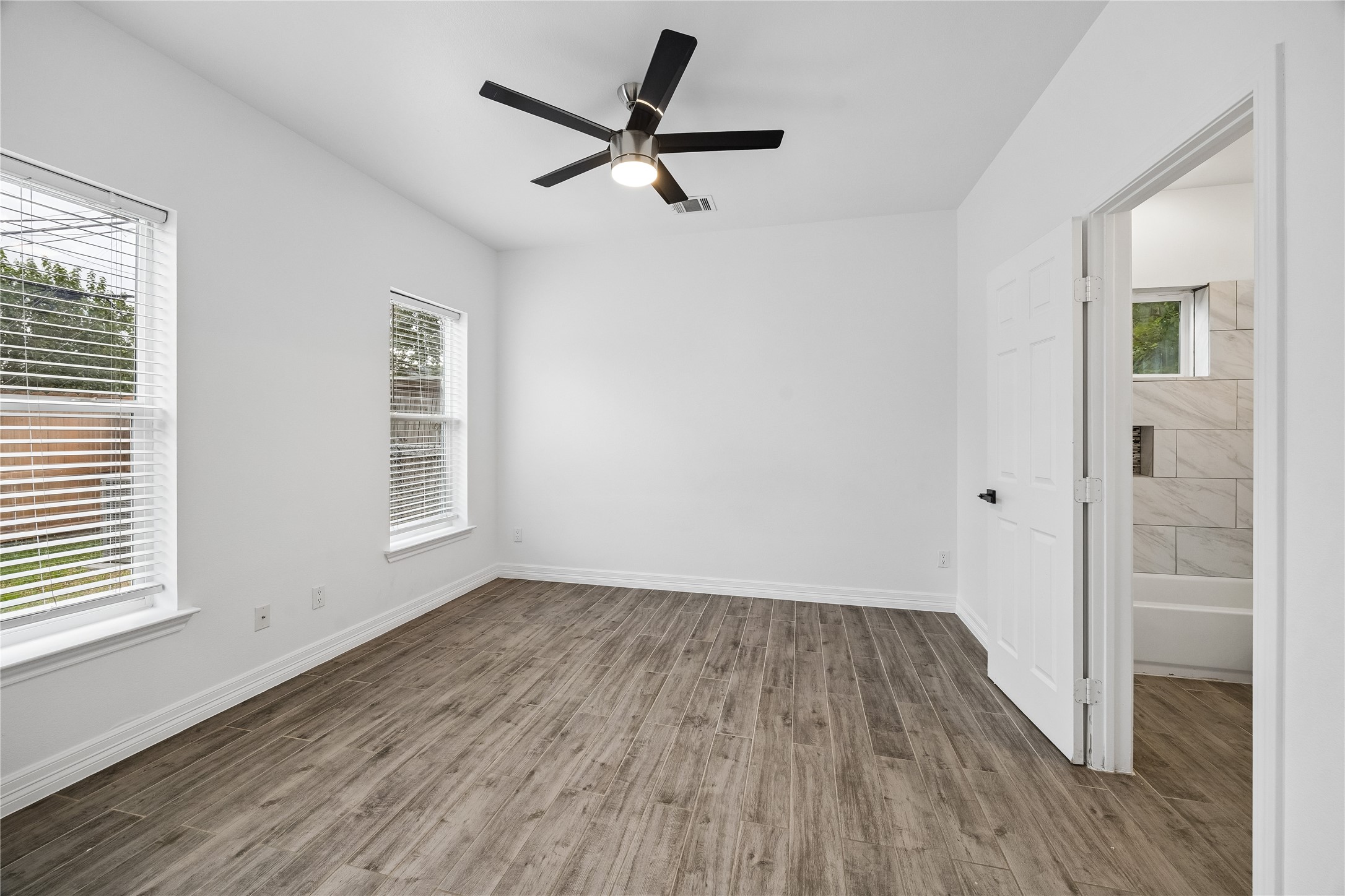 2032 Spenwick Drive Property Photo 3
