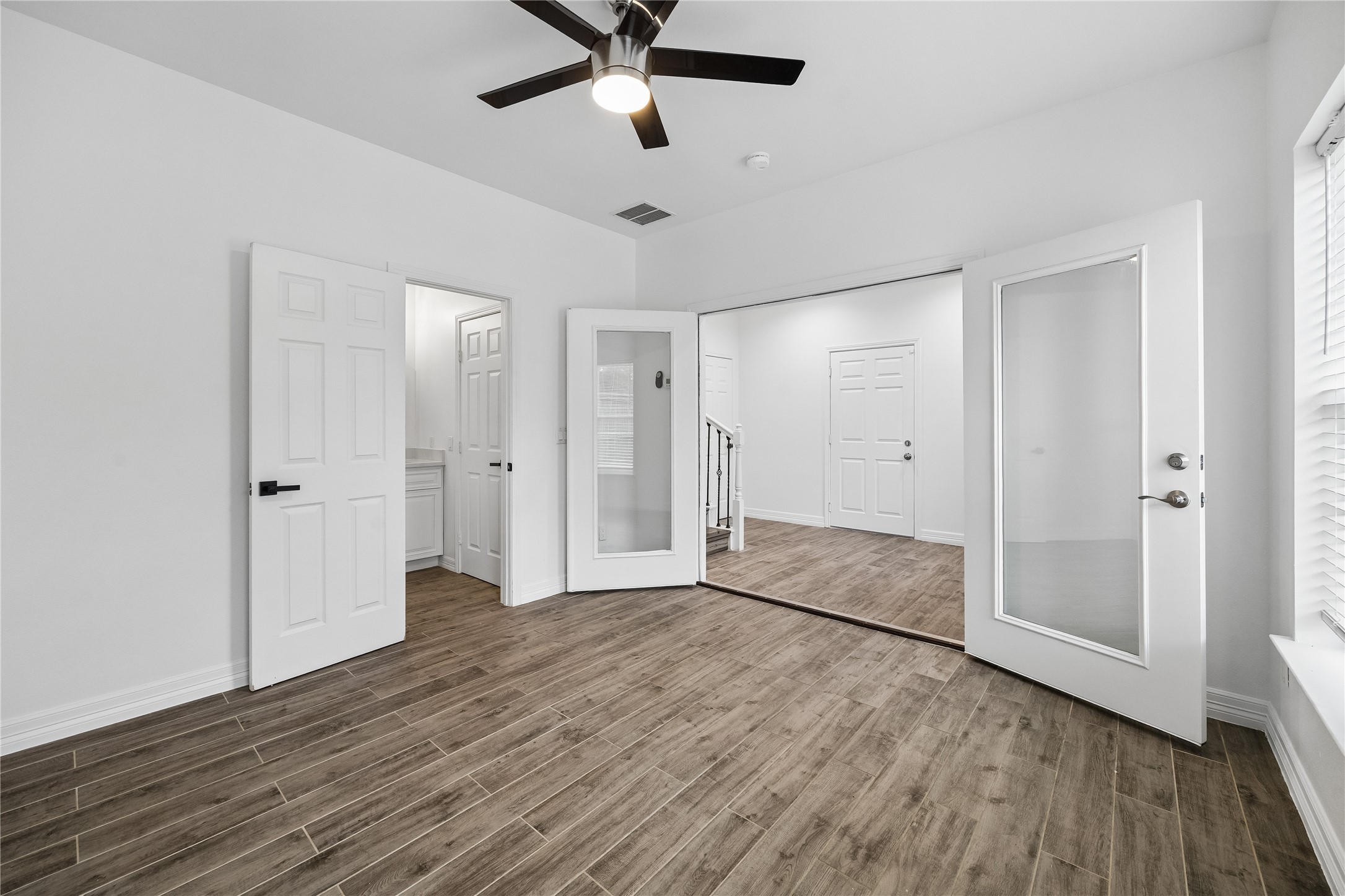 2032 Spenwick Drive Property Photo 4