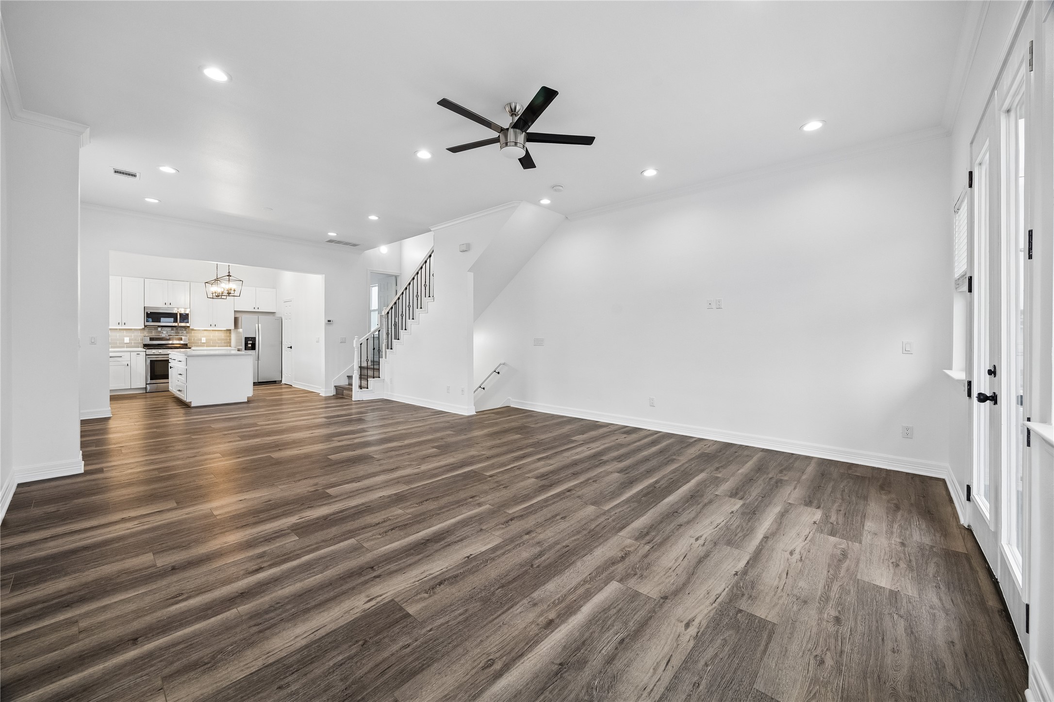 2032 Spenwick Drive Property Photo 6
