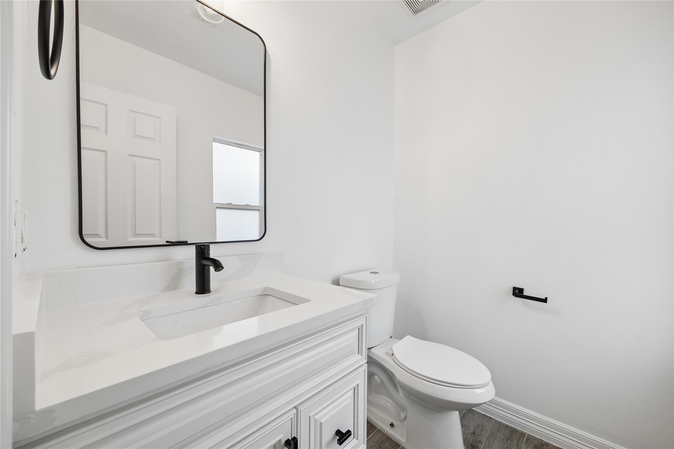 2032 Spenwick Drive Property Photo 11