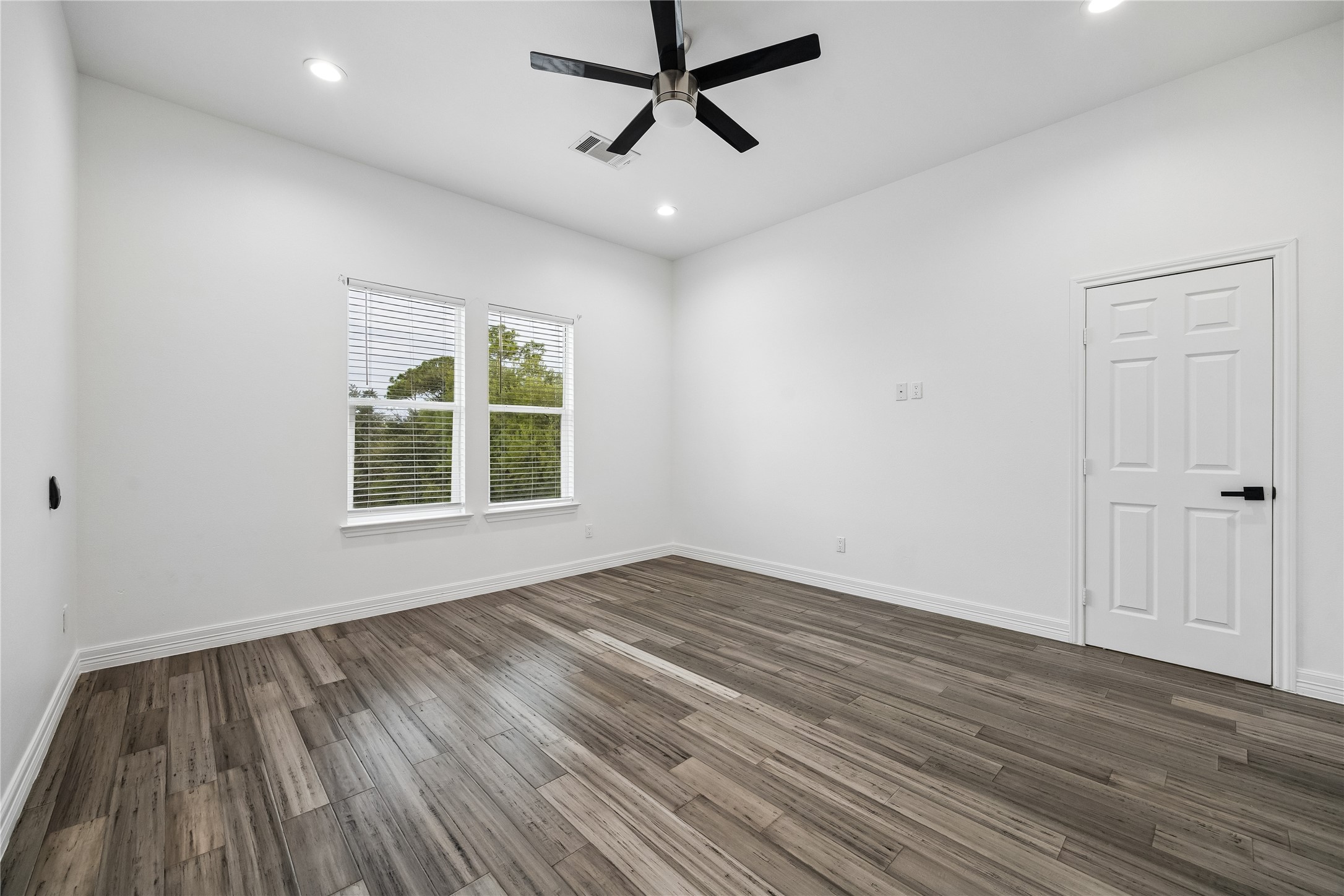 2032 Spenwick Drive Property Photo 12