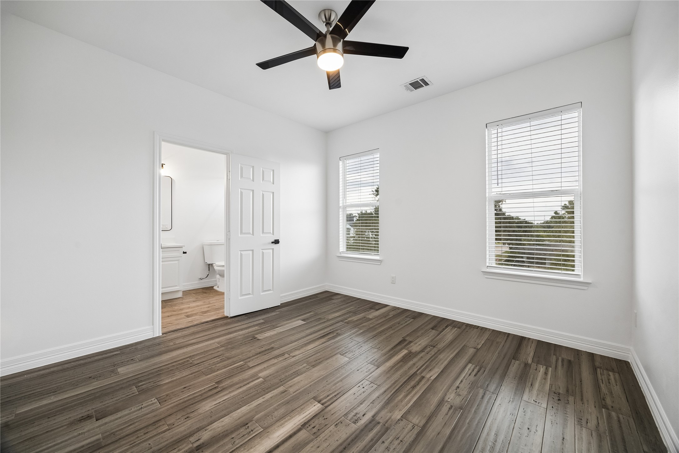 2032 Spenwick Drive Property Photo 18