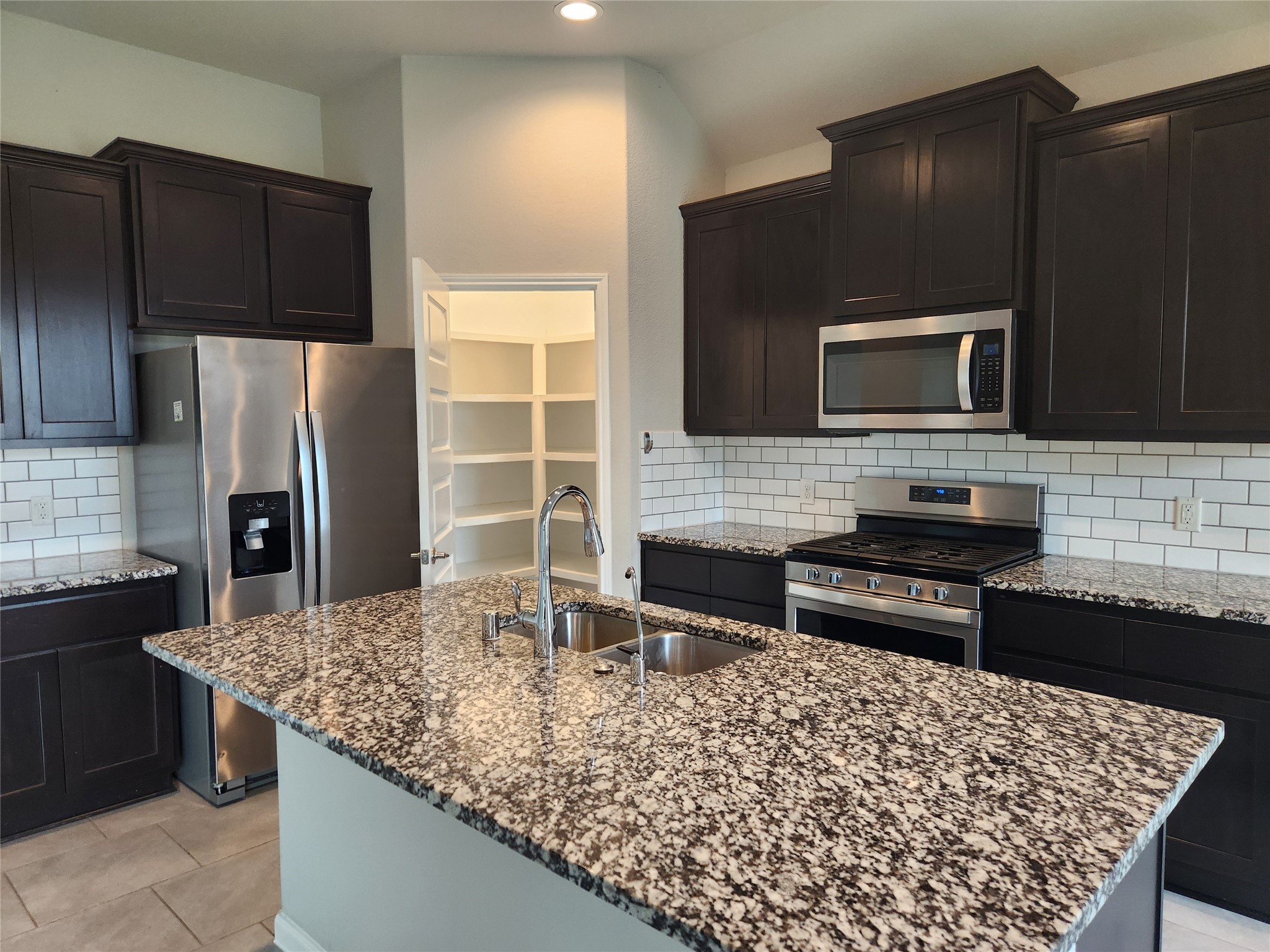 8519 Golden Field Drive Property Photo 5