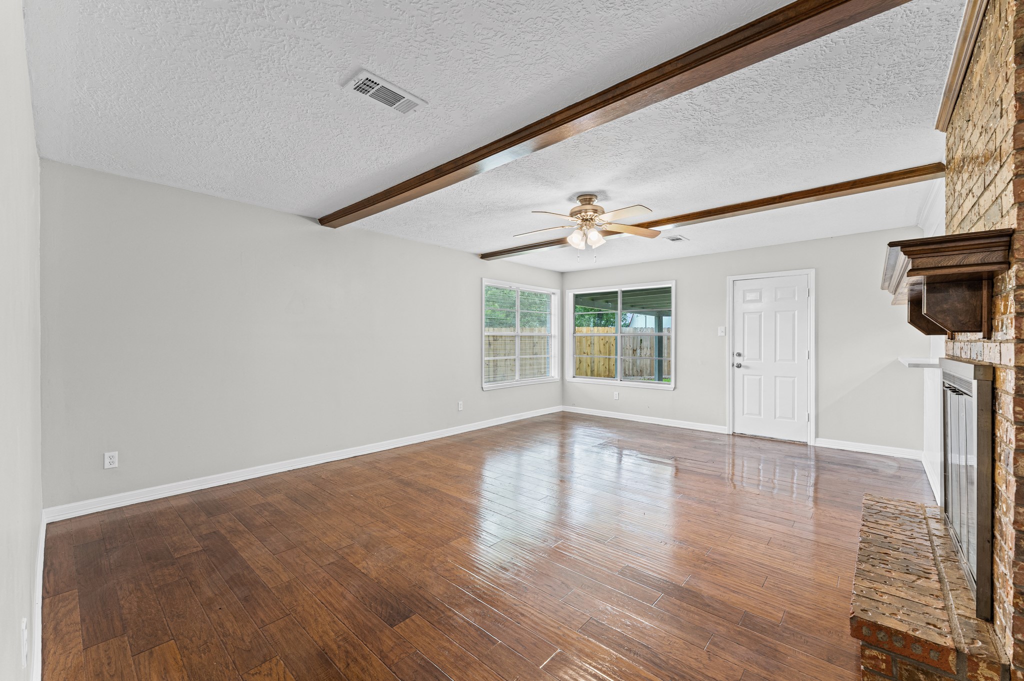 4205 Queenswood Street Property Photo 27