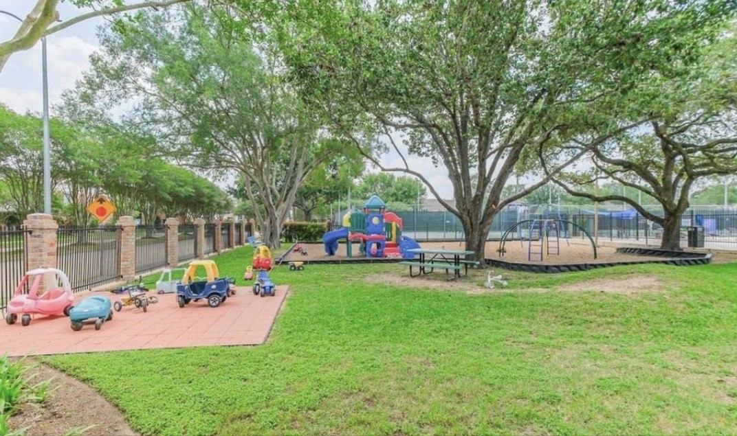 14401 Misty Meadow Ct Property Photo 32