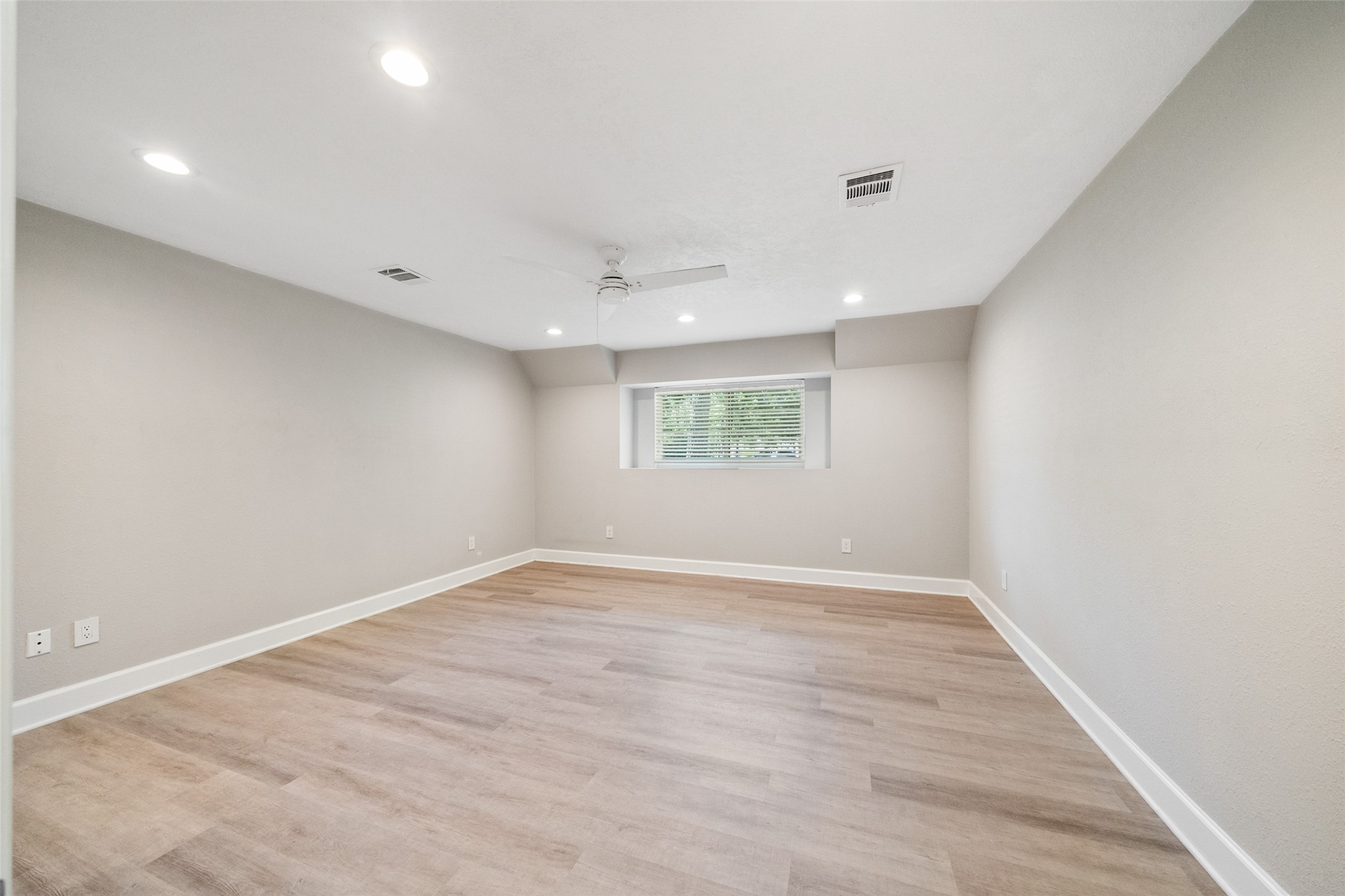 499 Mississippi Park Property Photo 24