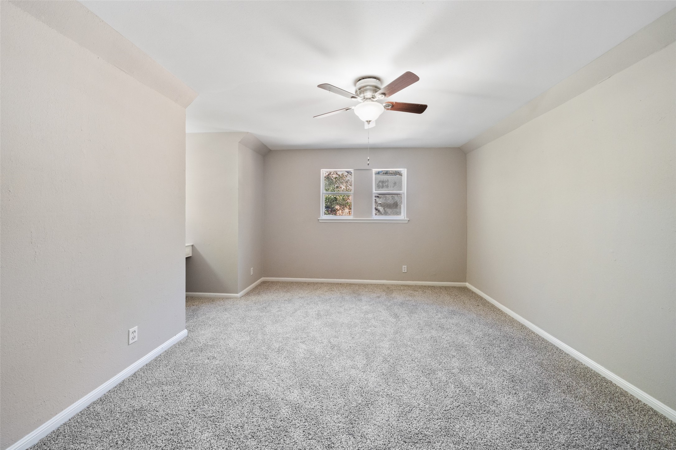 499 Mississippi Park Property Photo 28