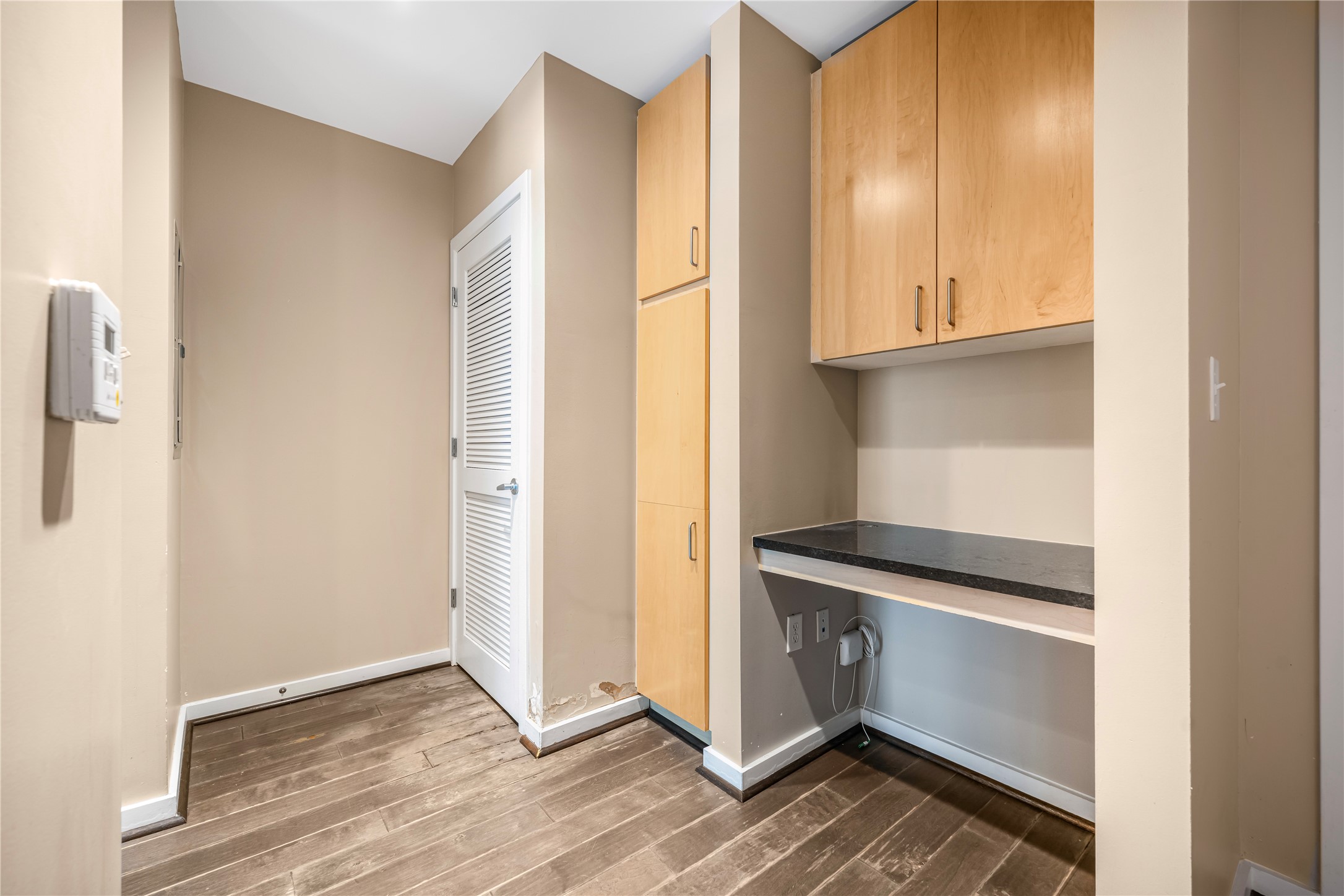 5925 Almeda Road 12410 Property Photo 15